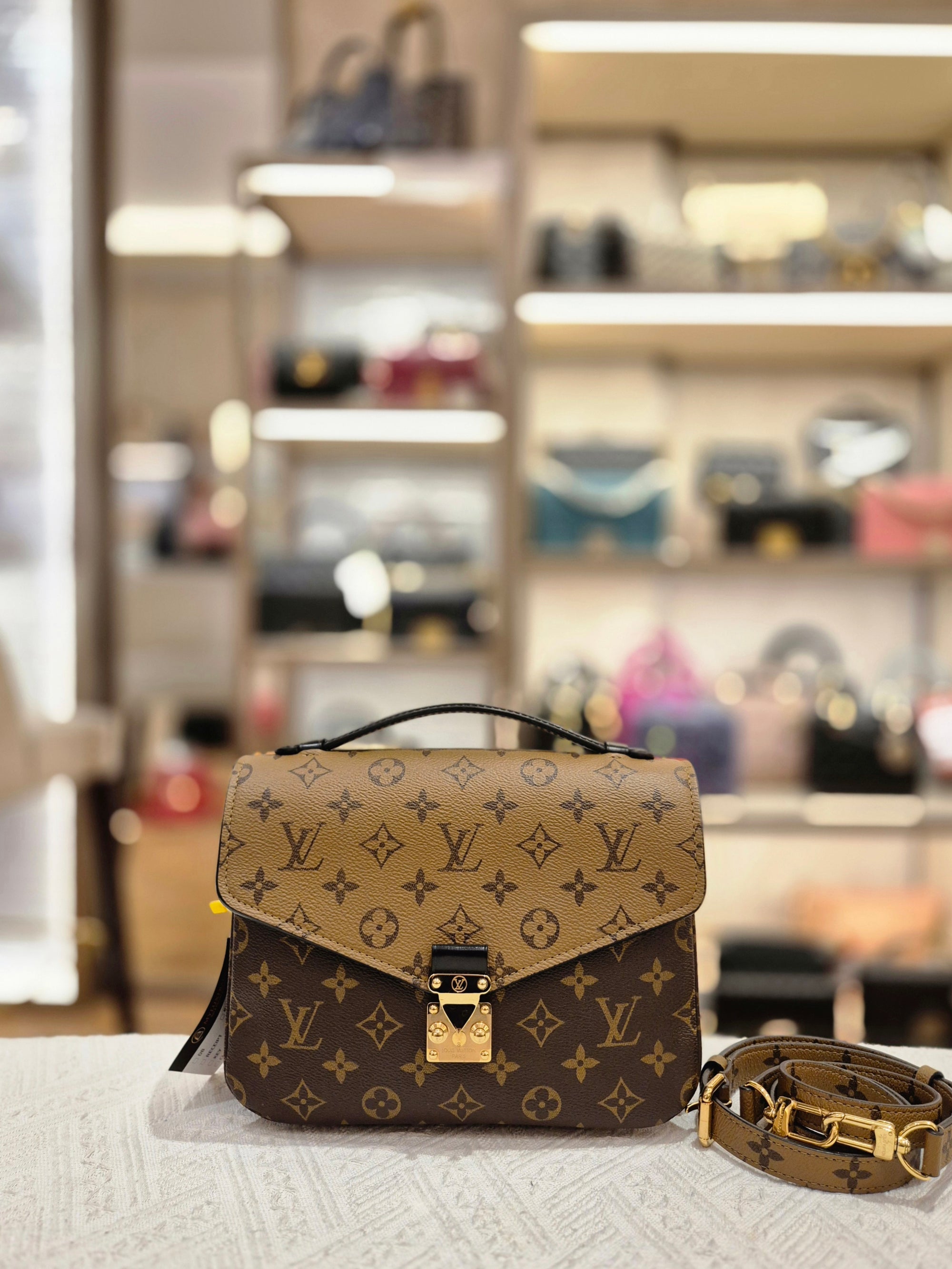 Louis Vuitton Metis Monogram Reverse