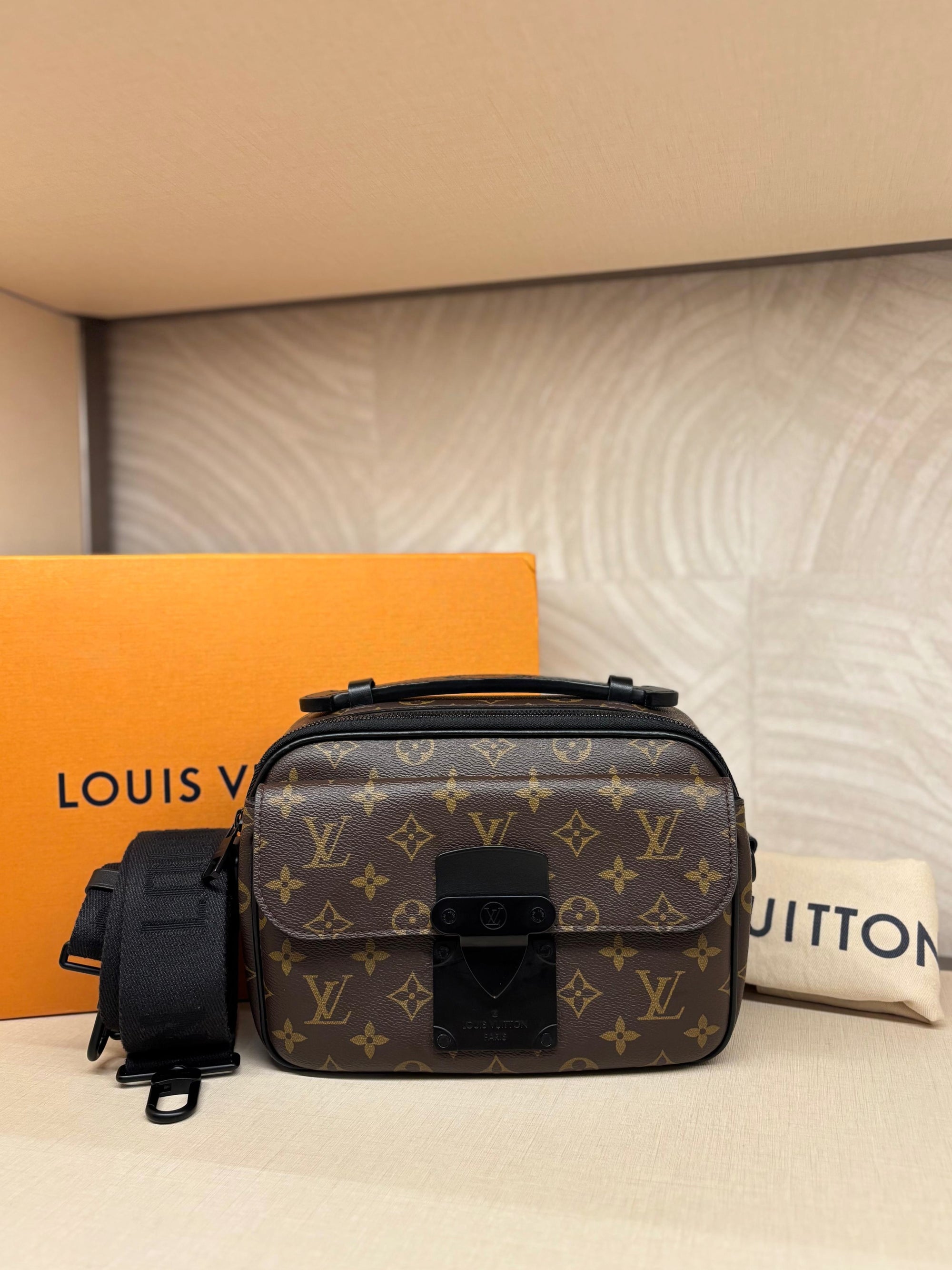 Louis Vuitton Slock Mess Monogram Black