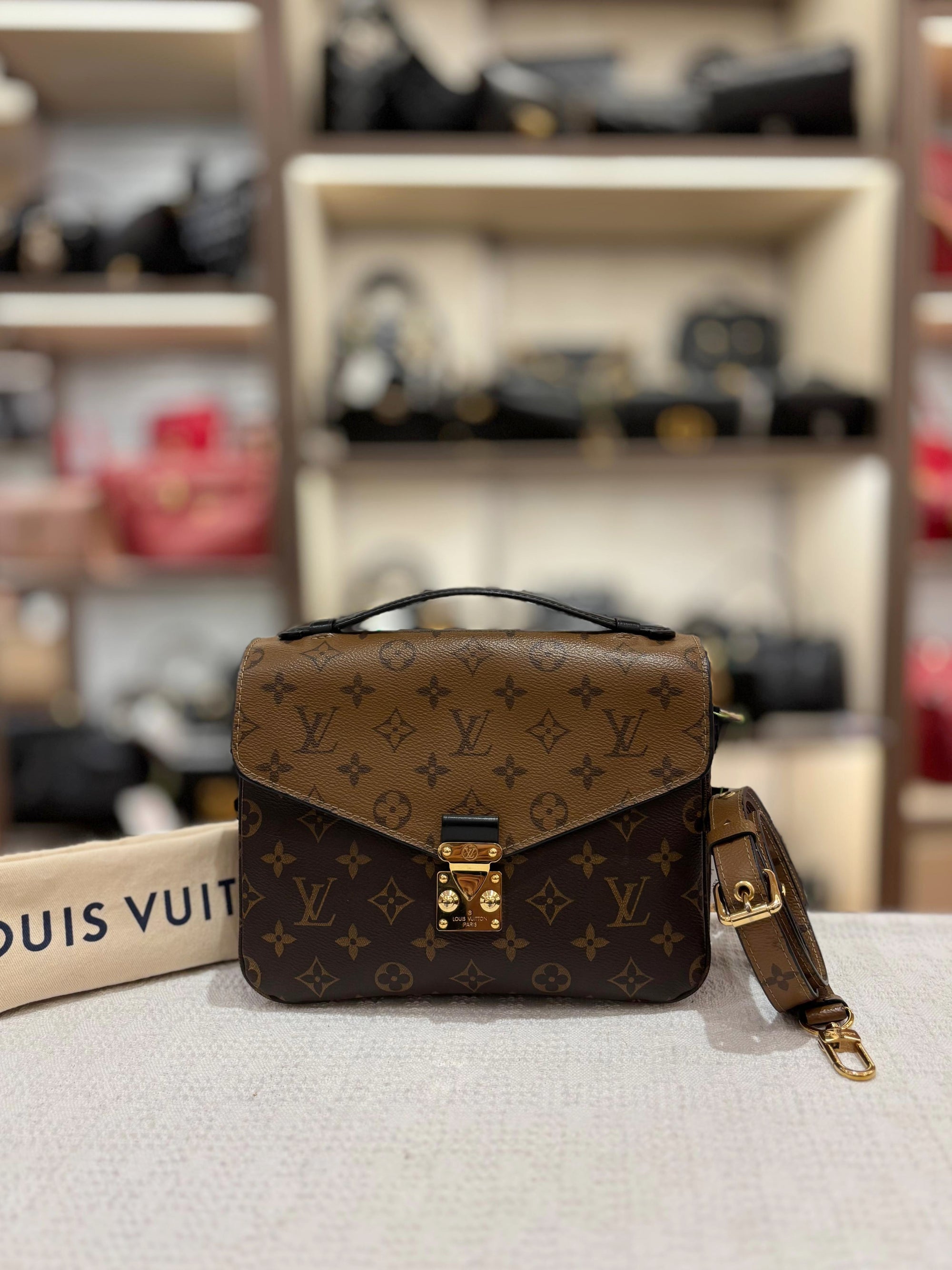 Louis Vuitton Metis Monogram Reverse