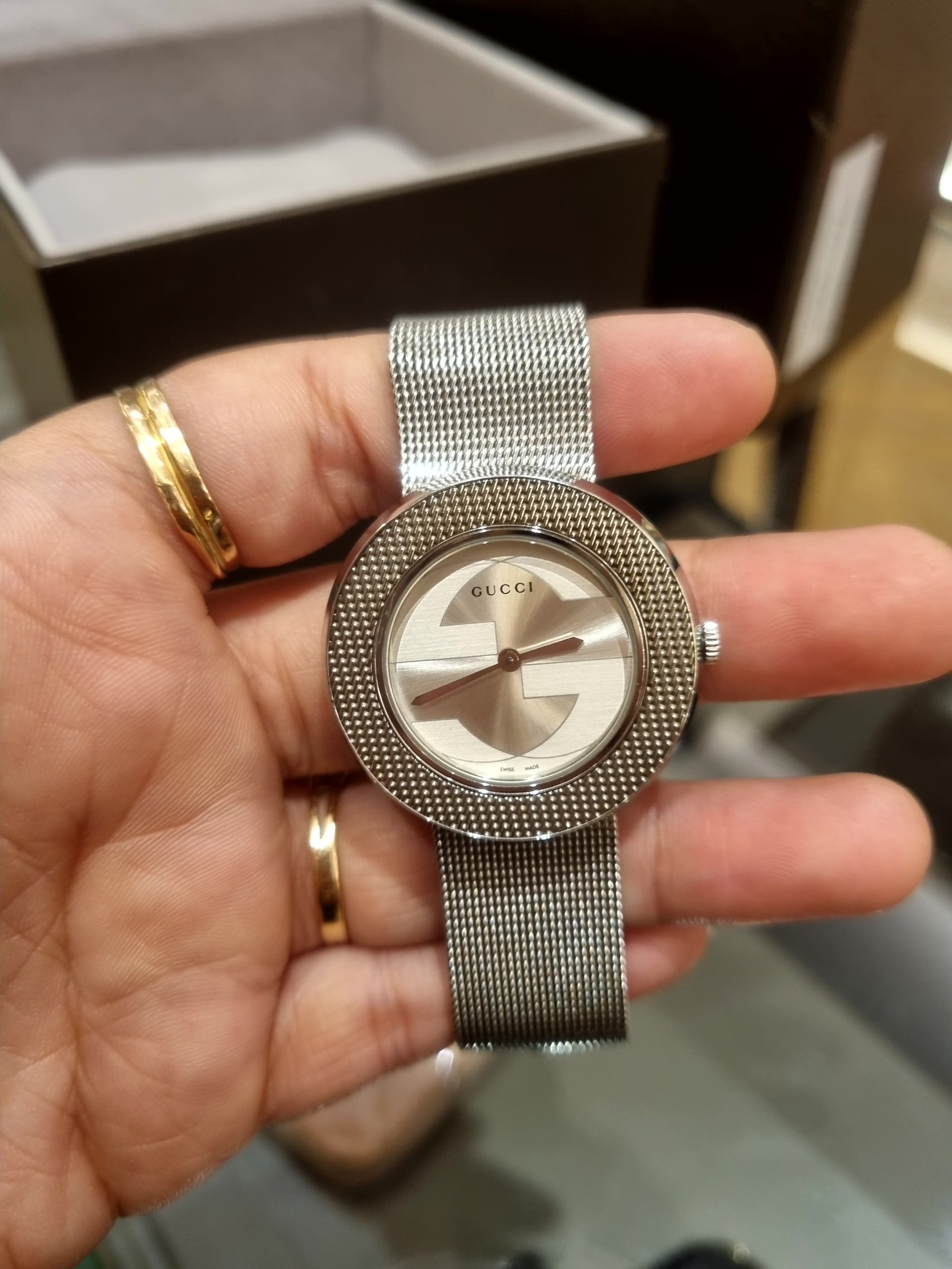 Gucci Watch Round Silver