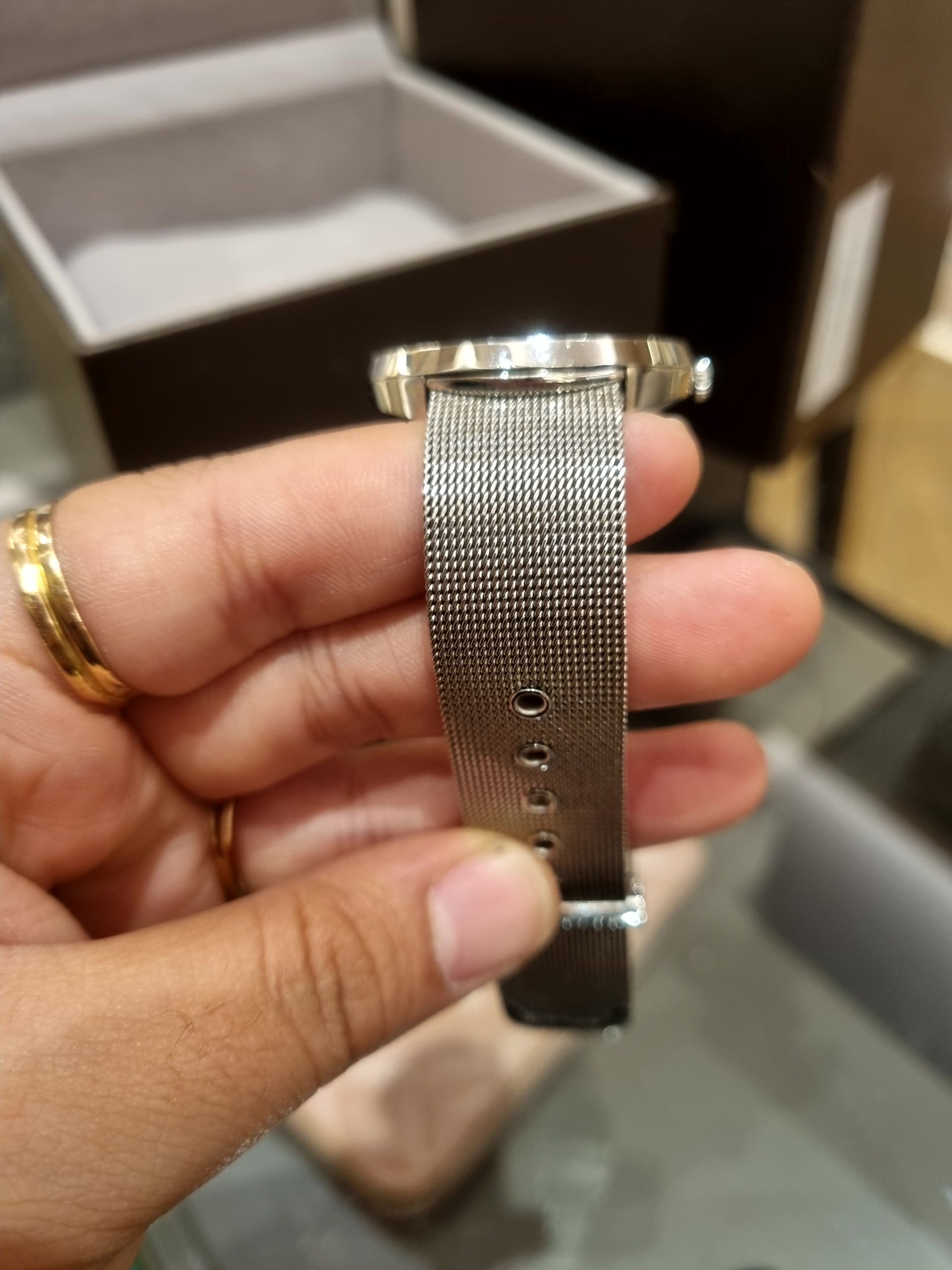 Gucci Watch Round Silver