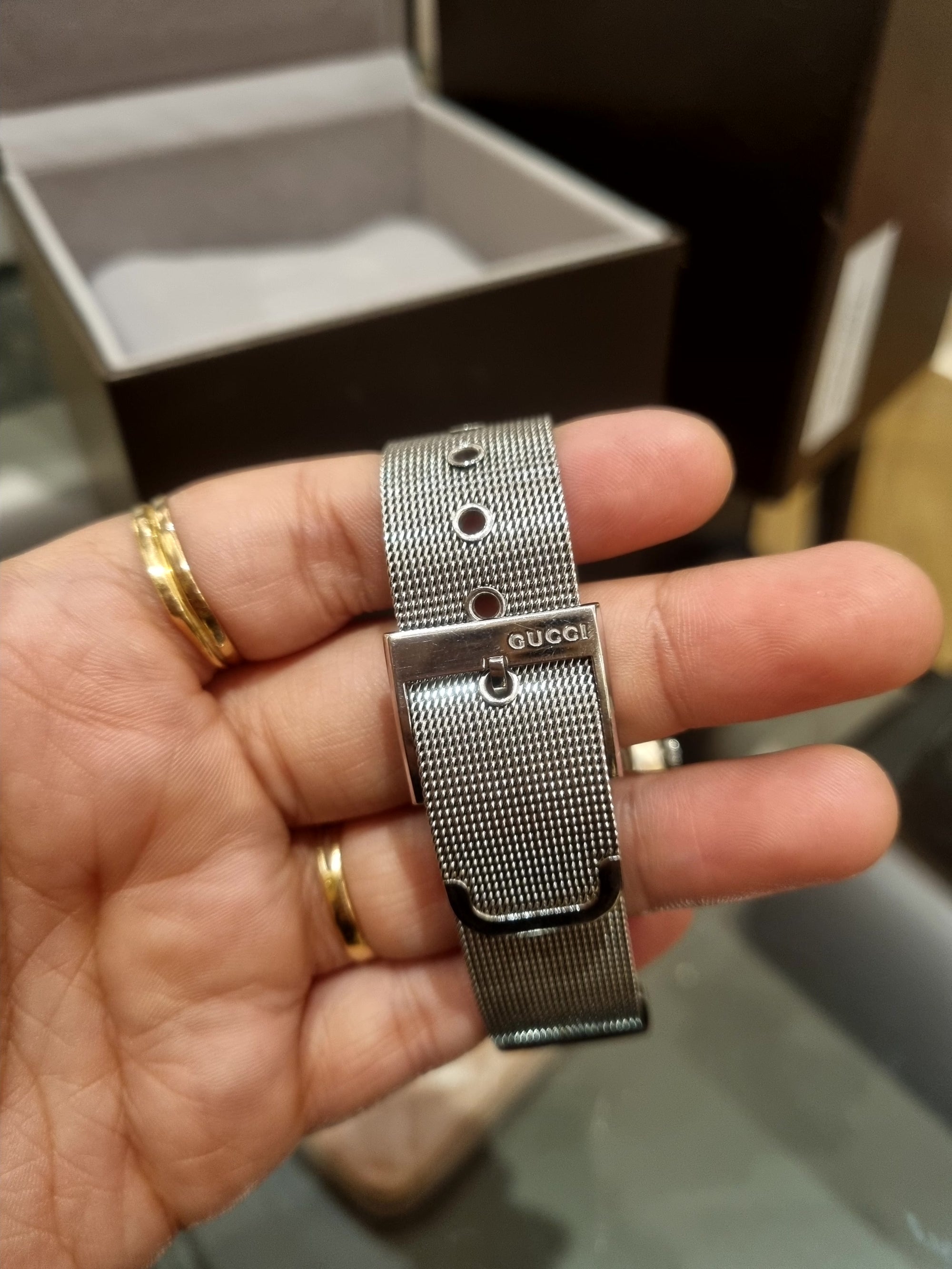 Gucci Watch Round Silver