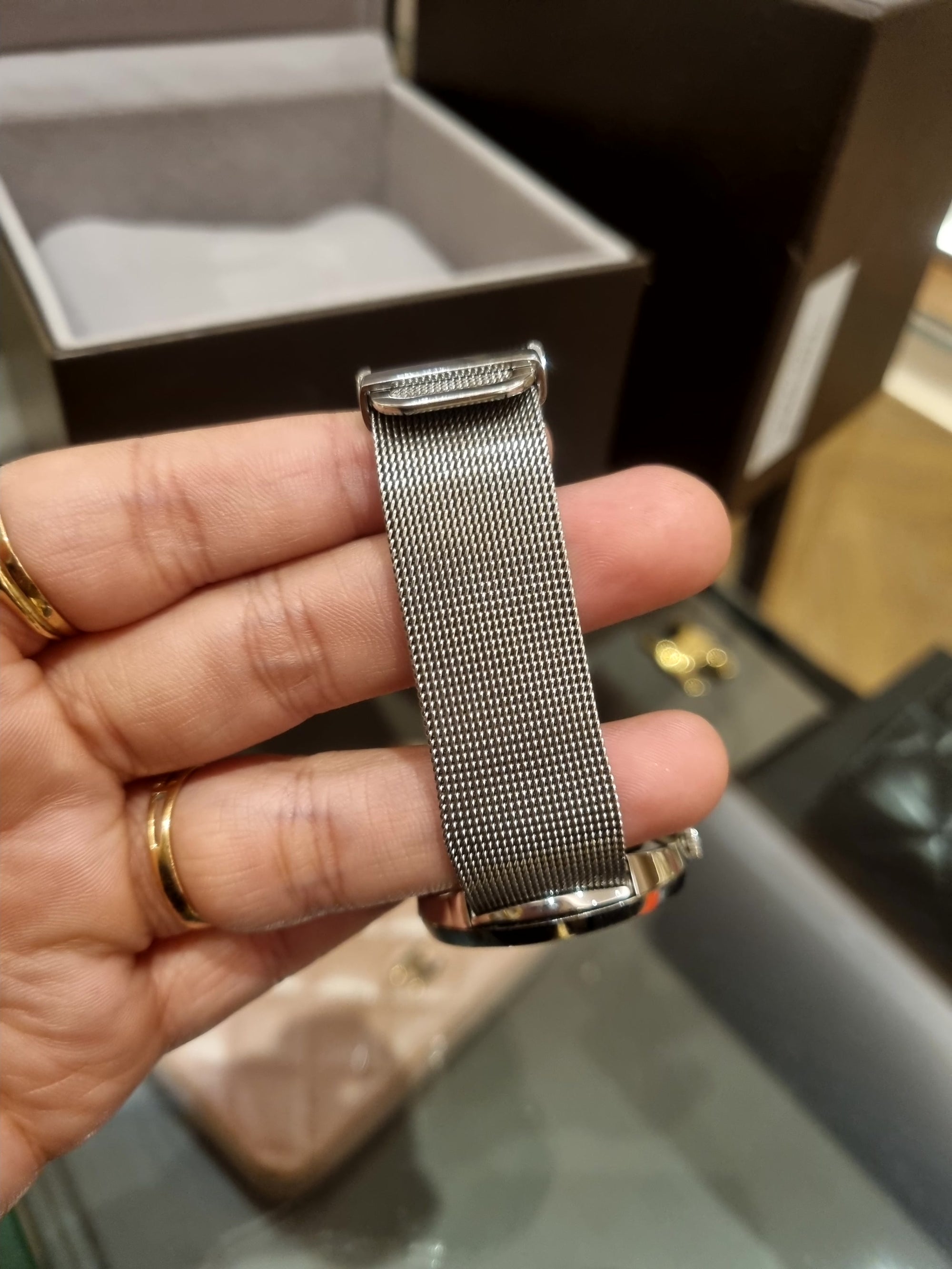 Gucci Watch Round Silver