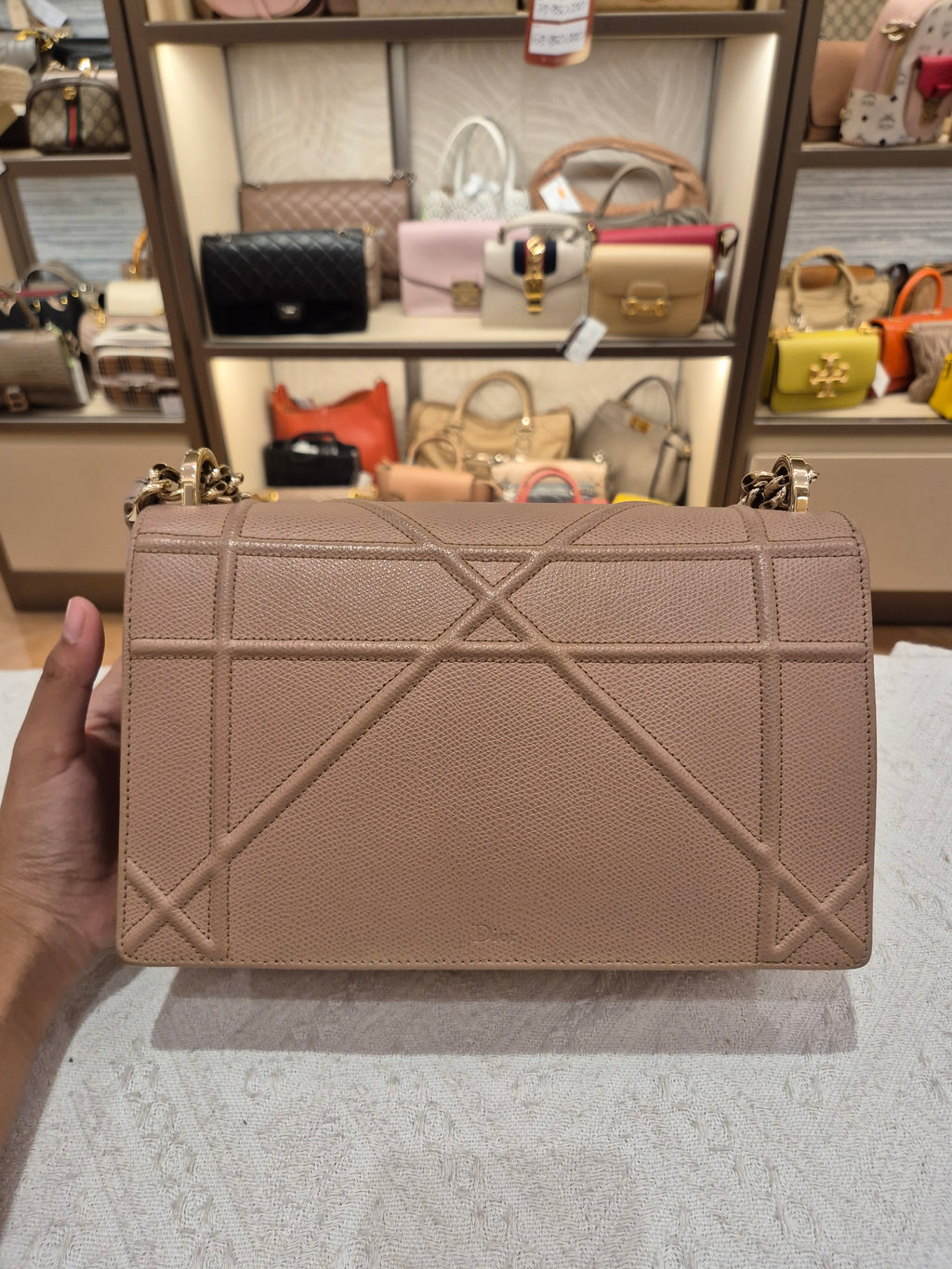 Diorama nude