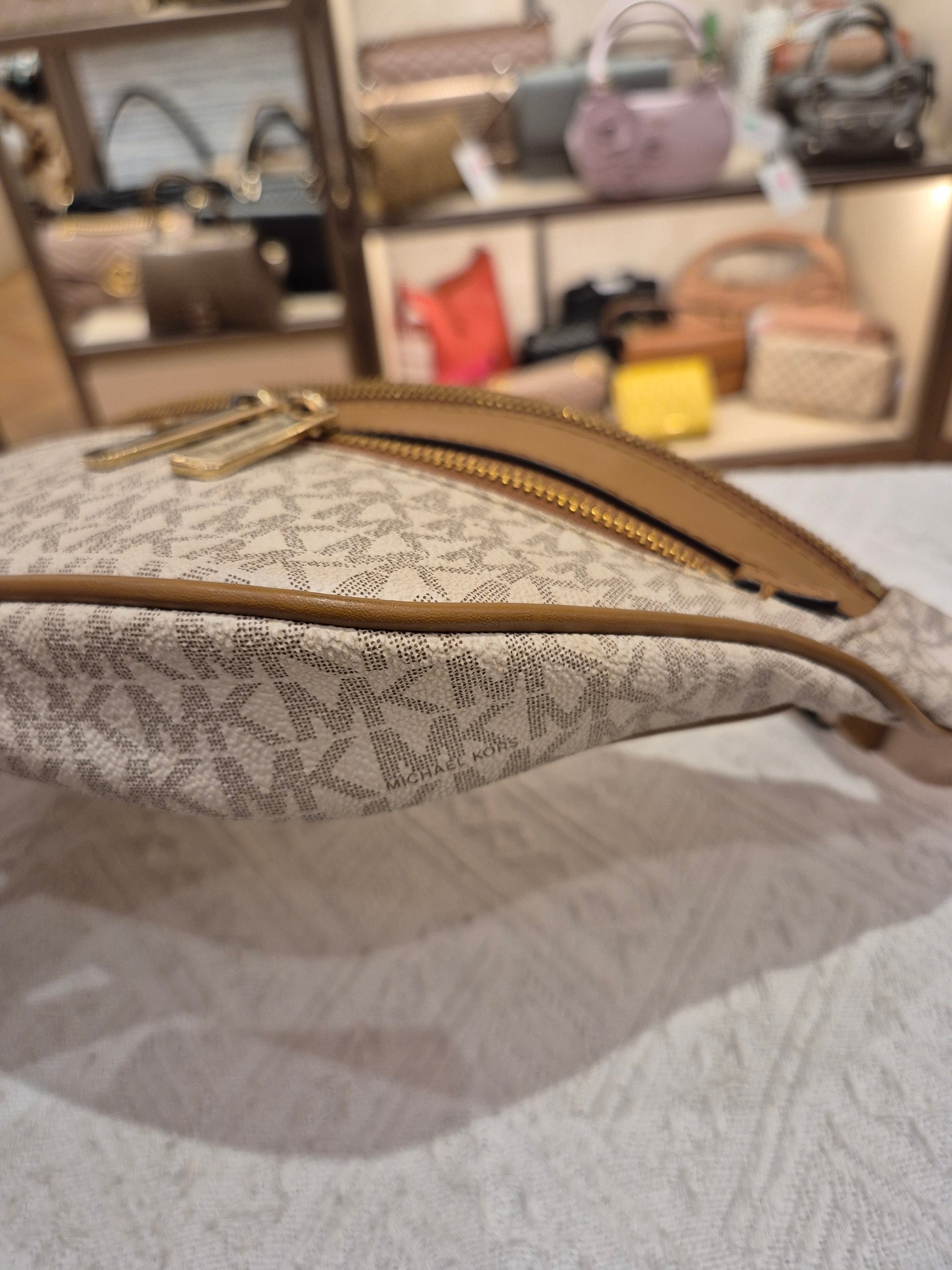 Michael Kors Bumbag Signature