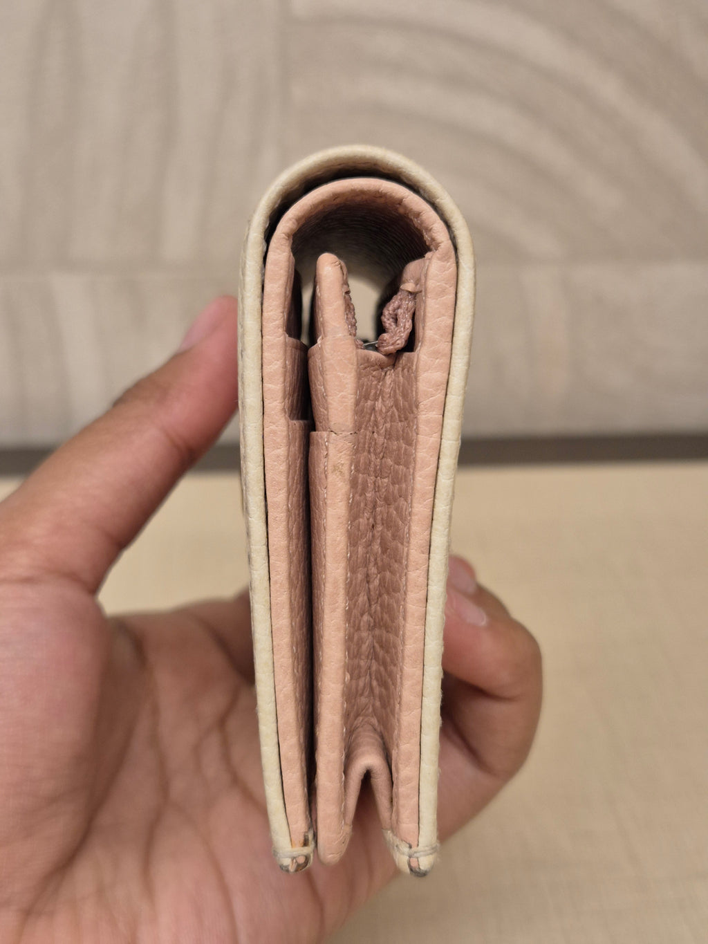 Gucci Compac Wallet Pita