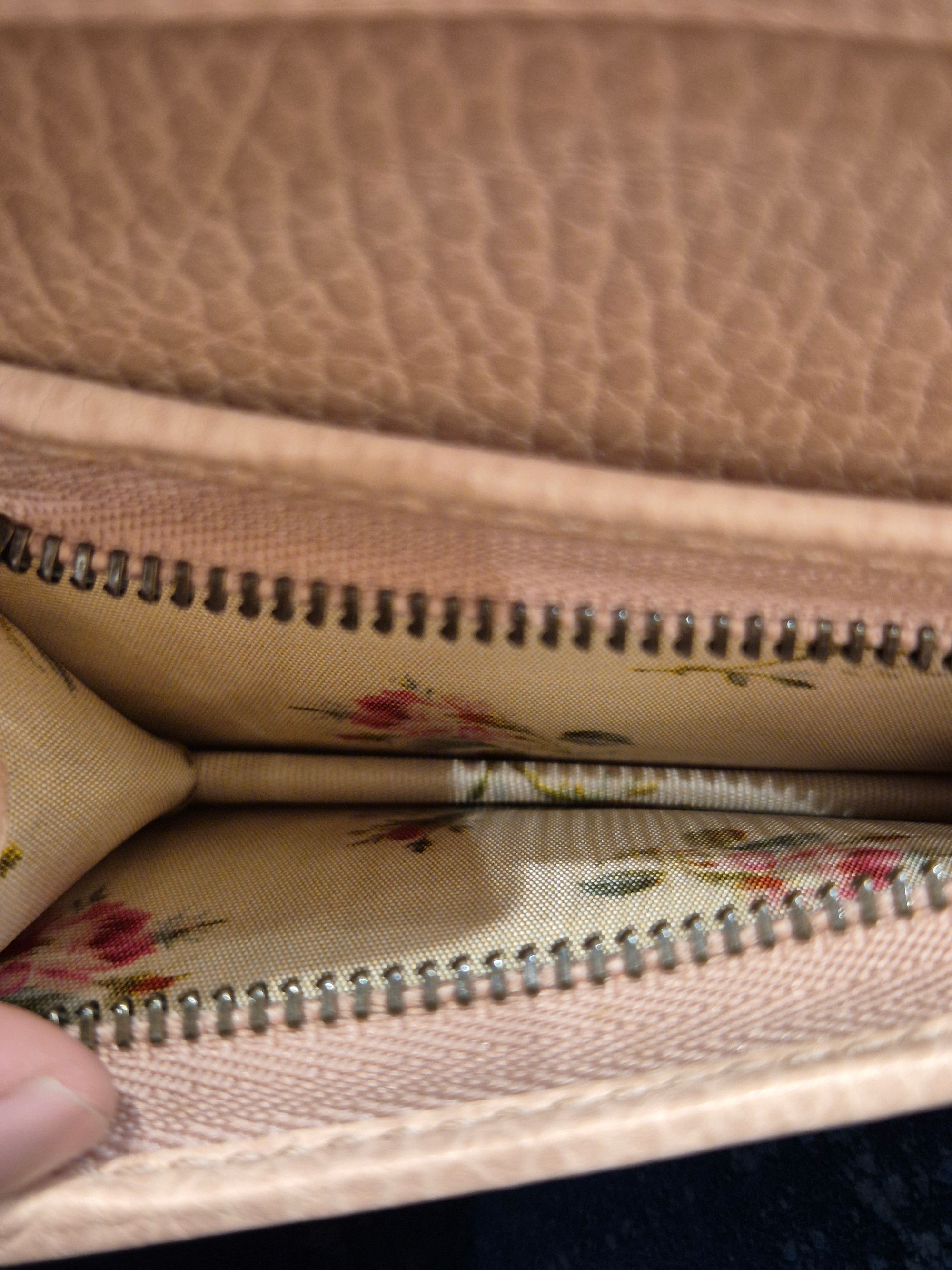 Gucci Compac Wallet Pita