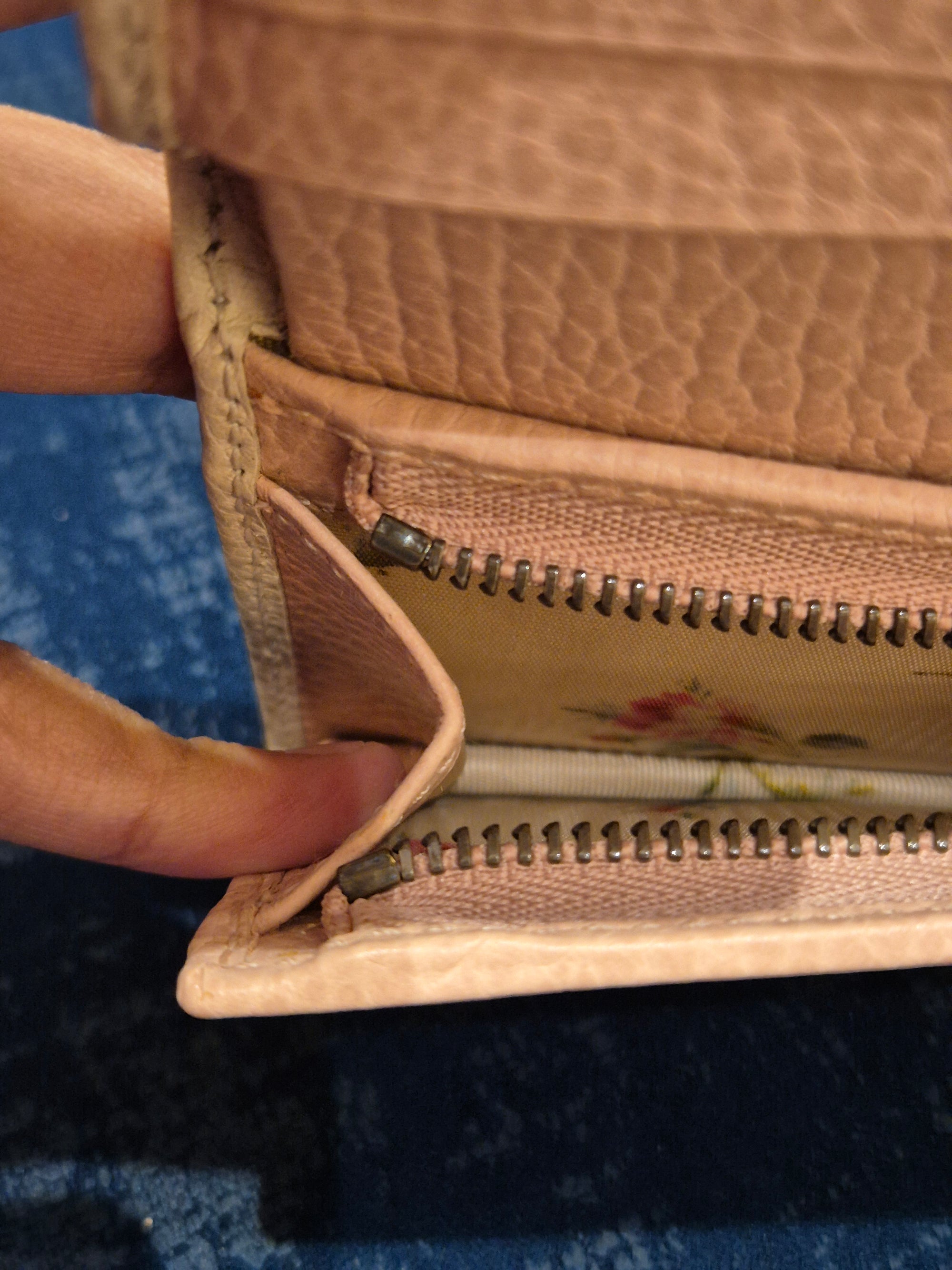 Gucci Compac Wallet Pita