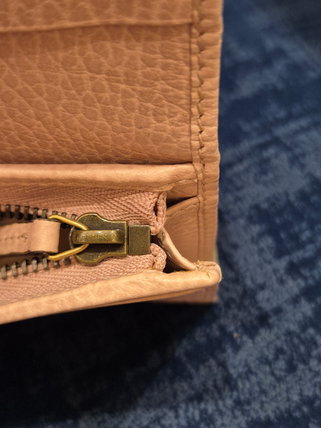 Gucci Compac Wallet Pita