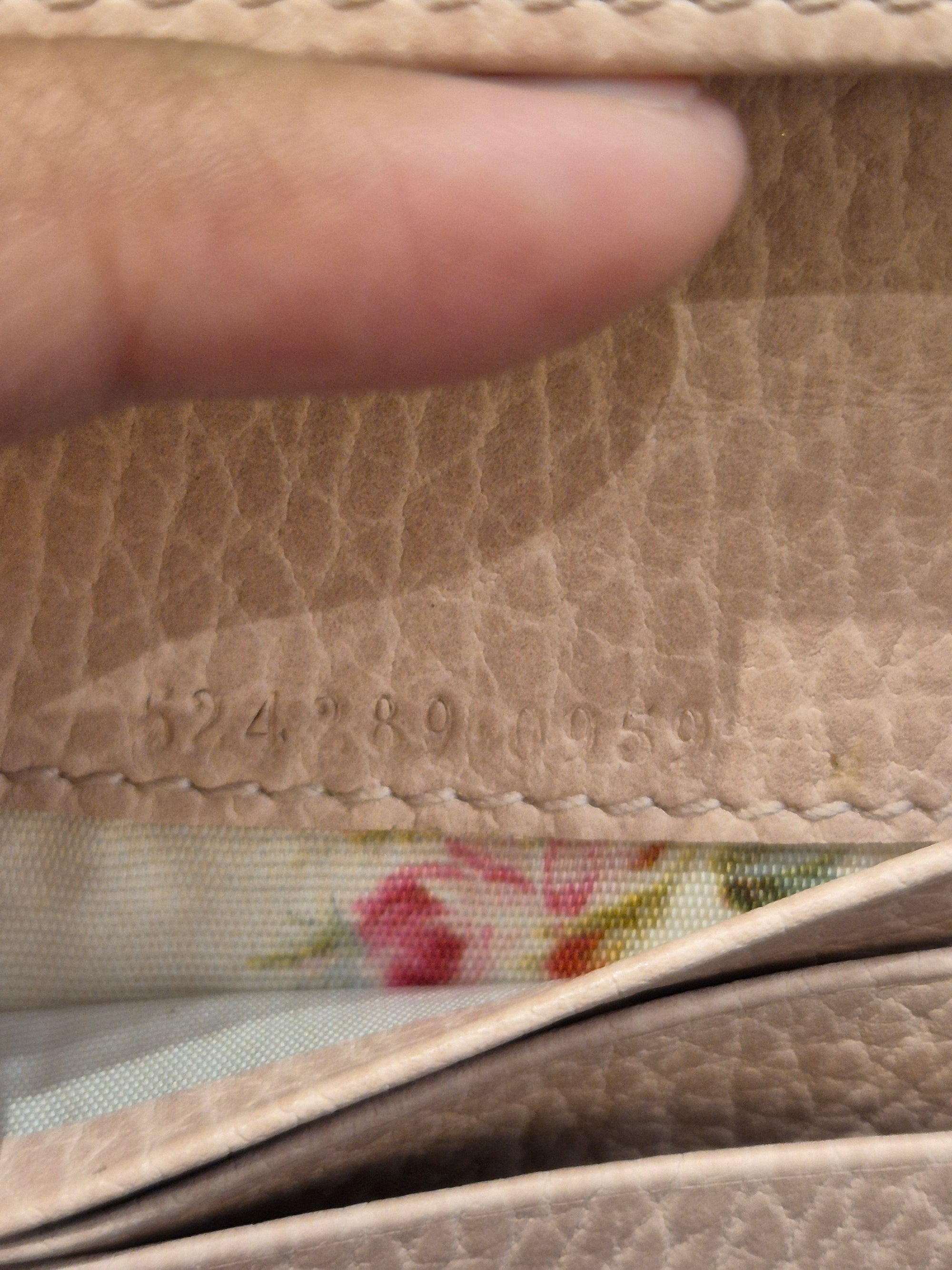 Gucci Compac Wallet Pita