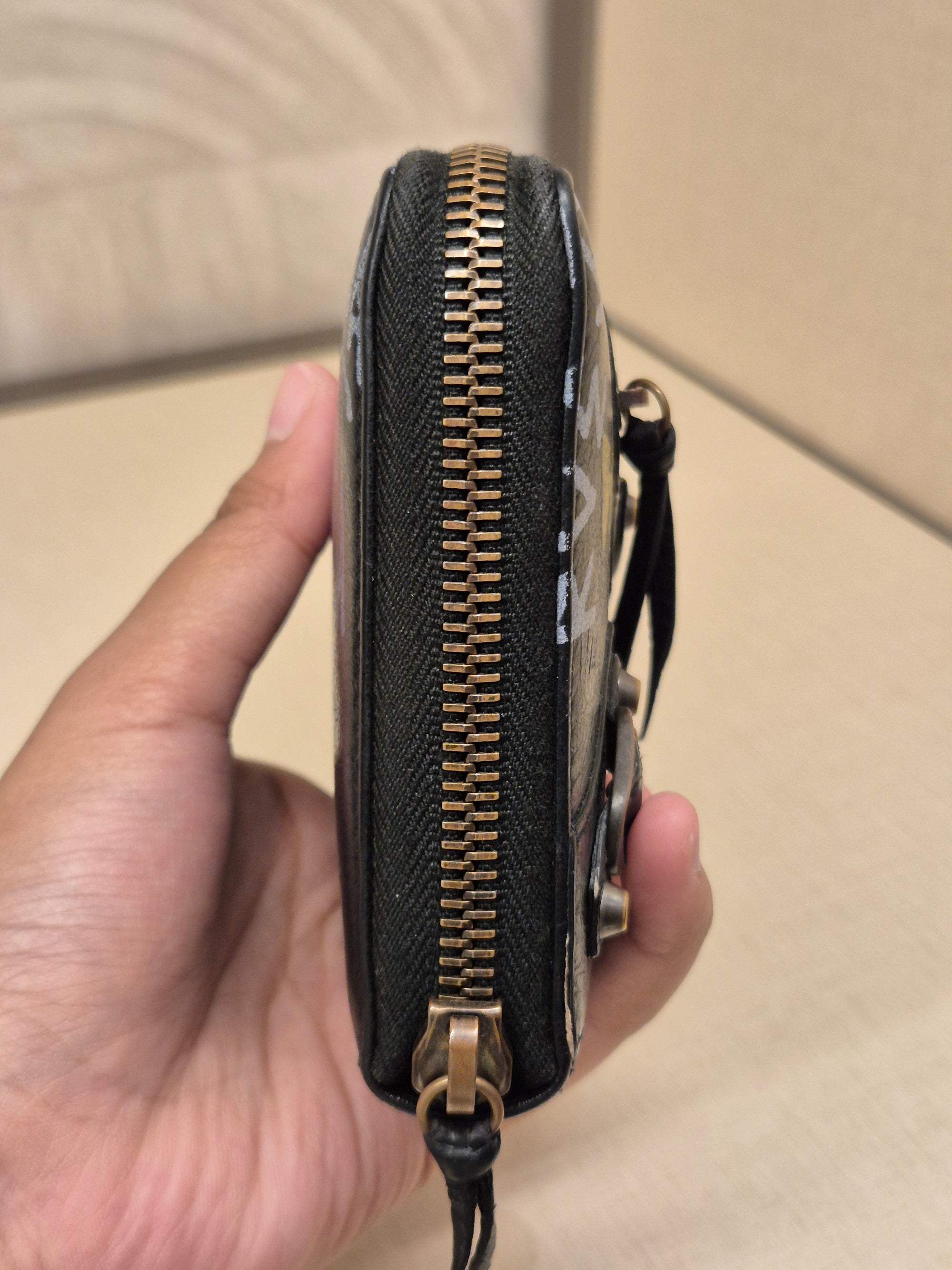 Balenciaga Zip Long wallet Grafitti