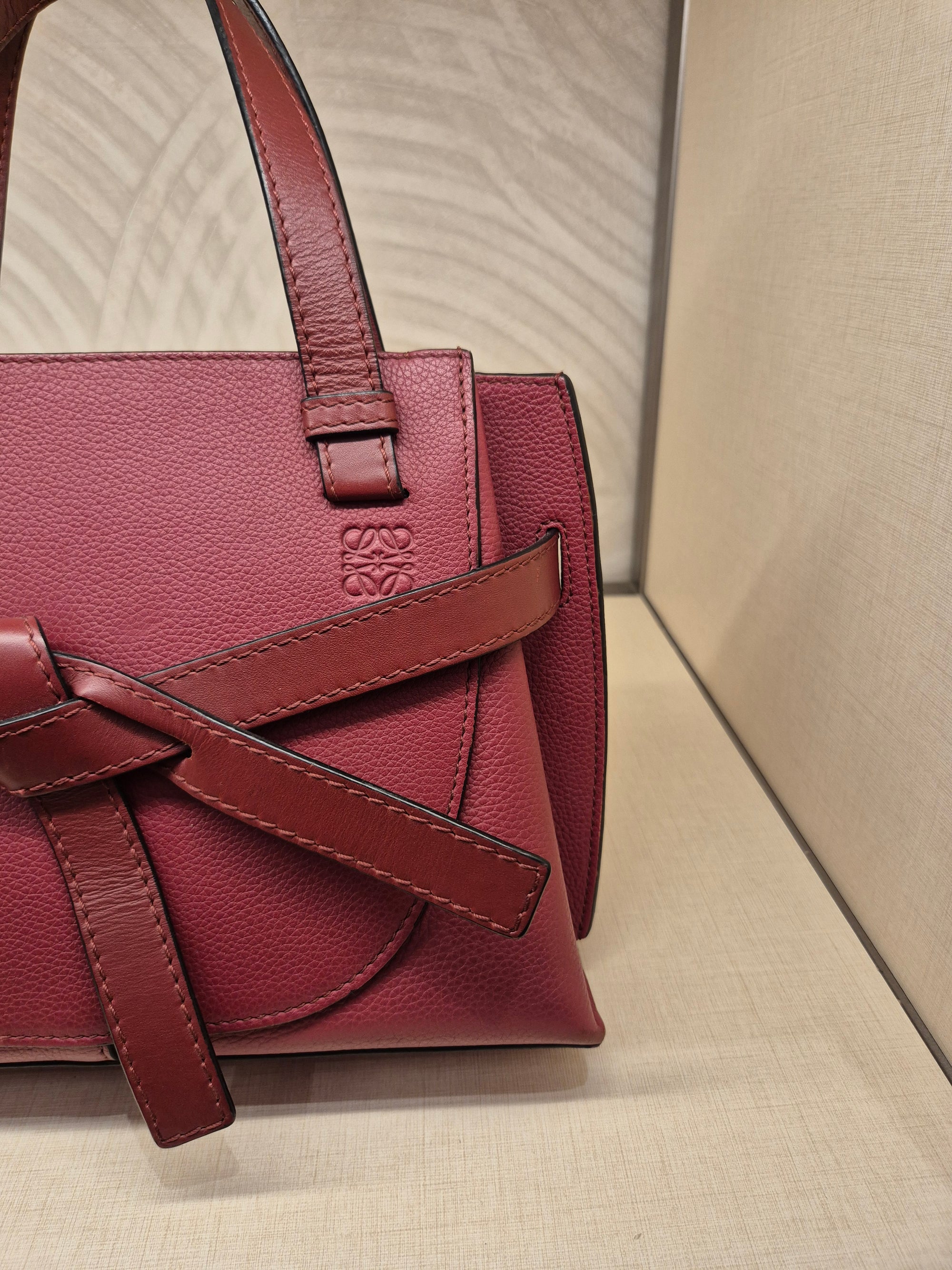 Loewe Gate Tophand