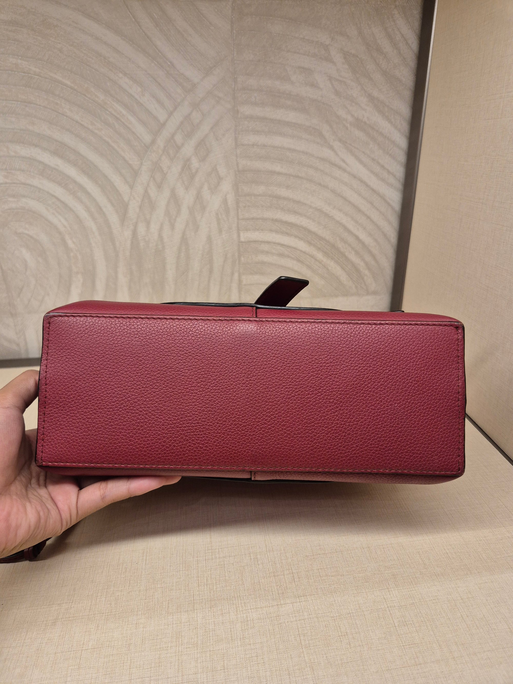 Loewe Gate Tophand