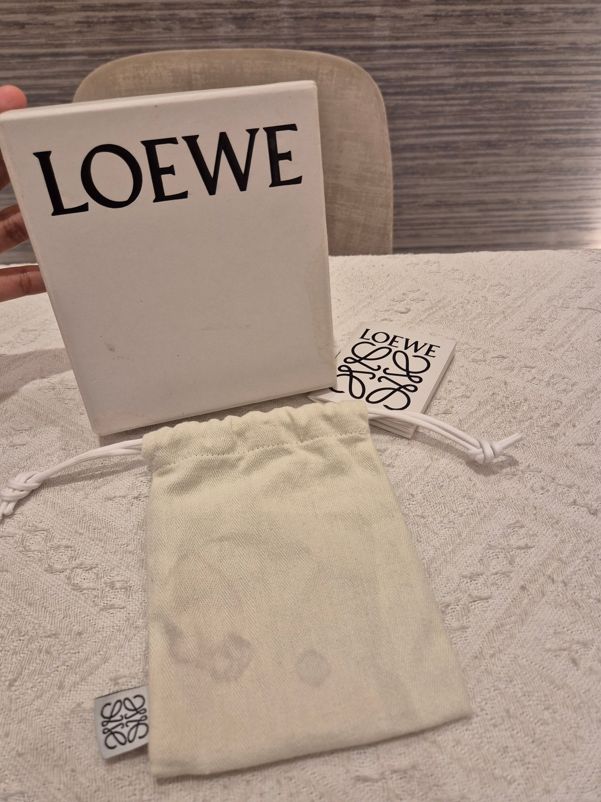 Loewe Belt Font