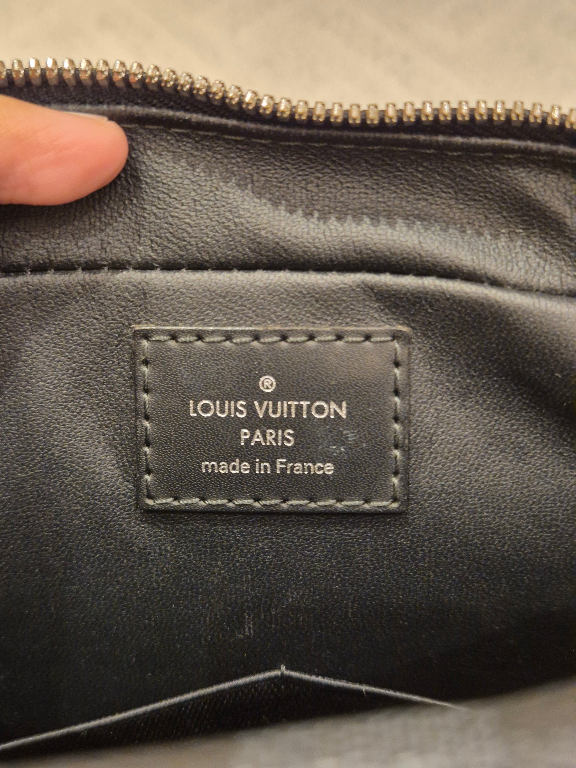 LV Toilet Pouch Damier Graphite