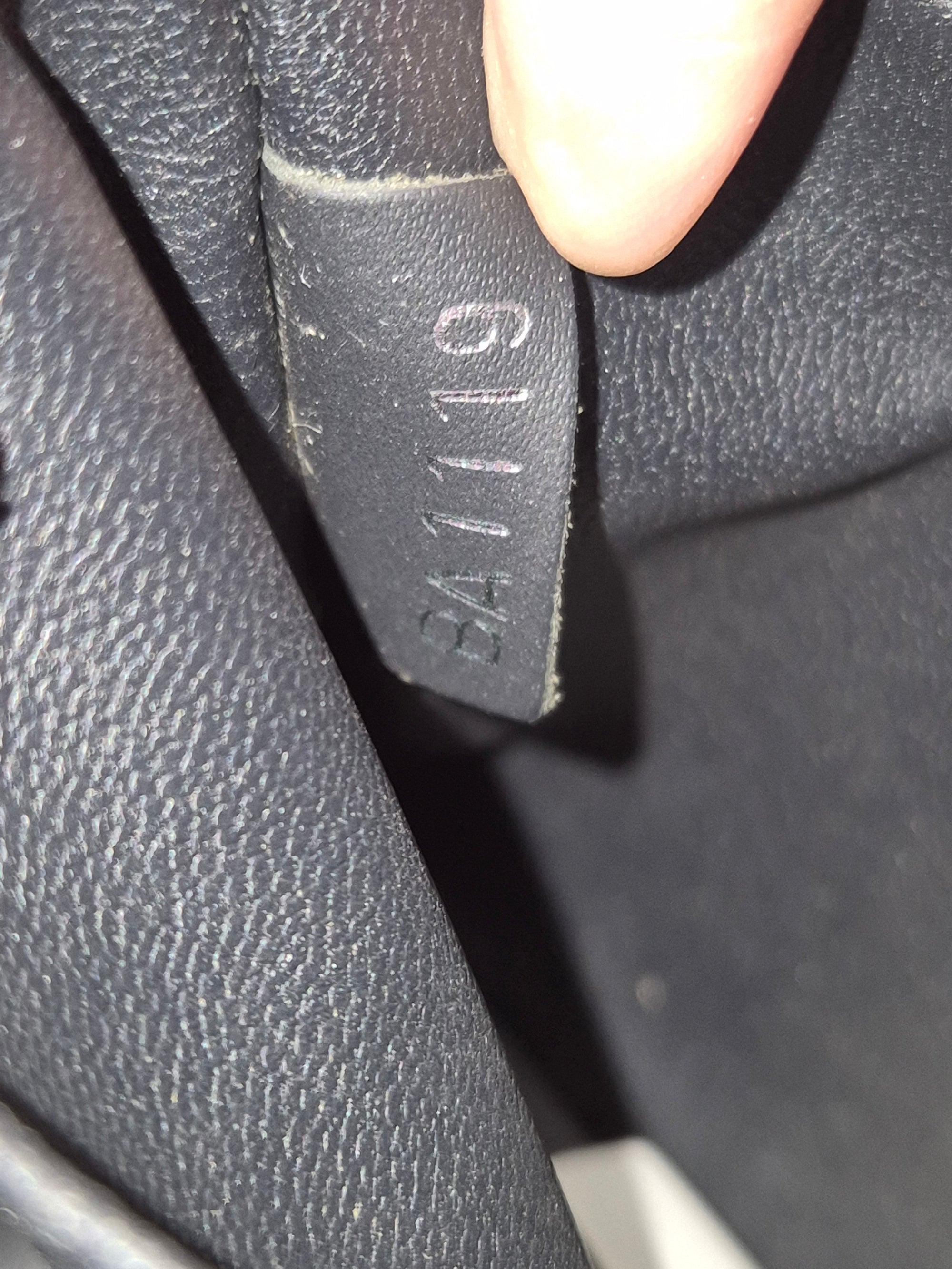 LV Toilet Pouch Damier Graphite