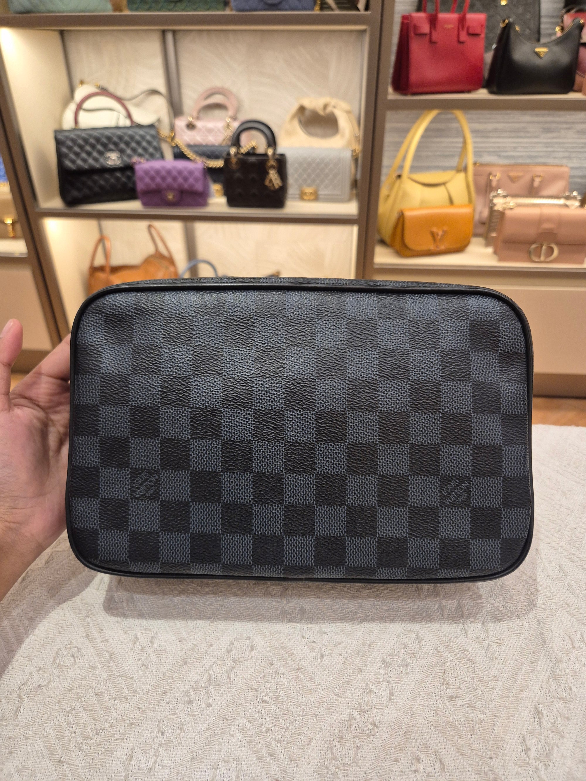 LV Toilet Pouch Damier Graphite
