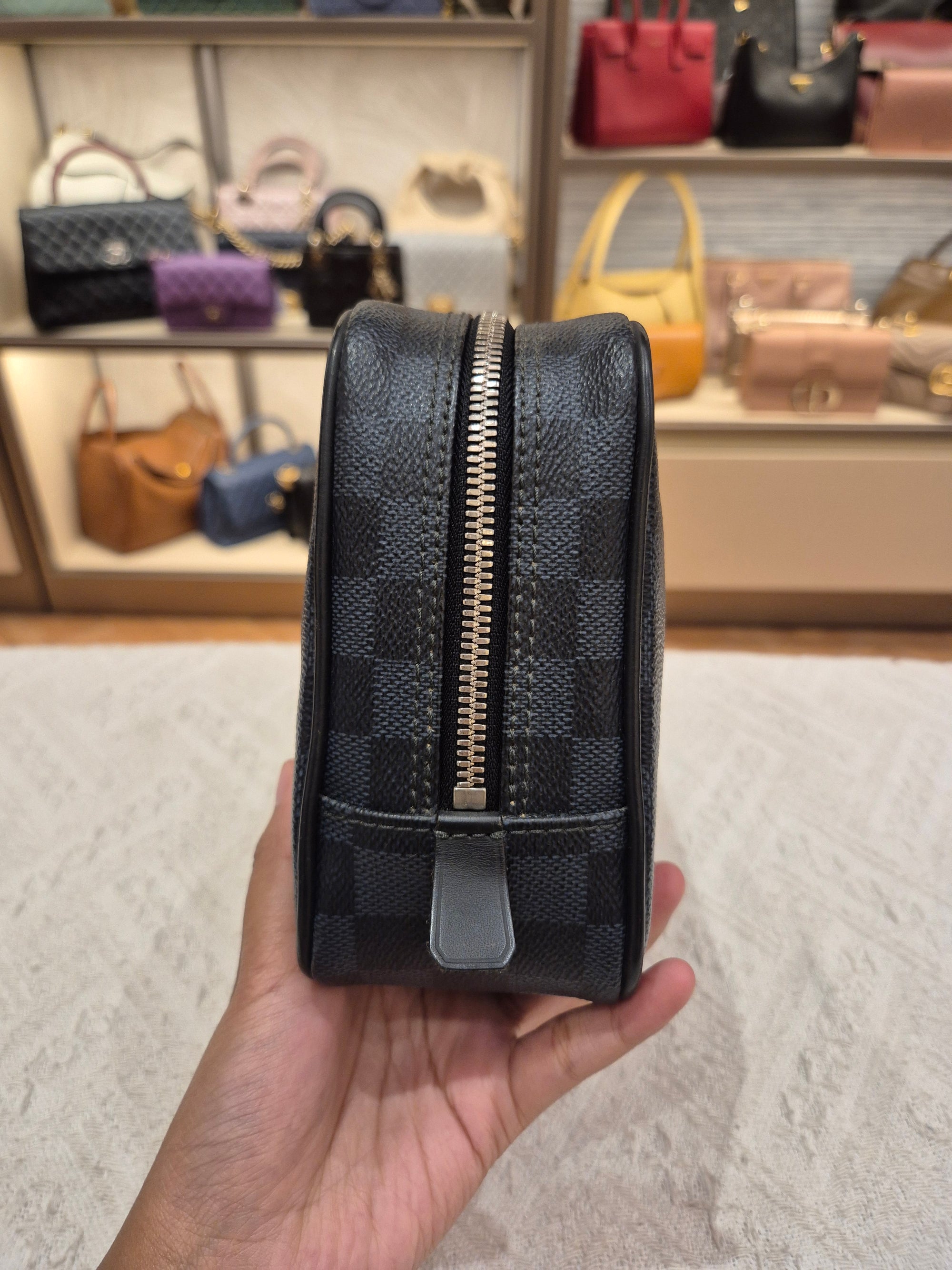 LV Toilet Pouch Damier Graphite