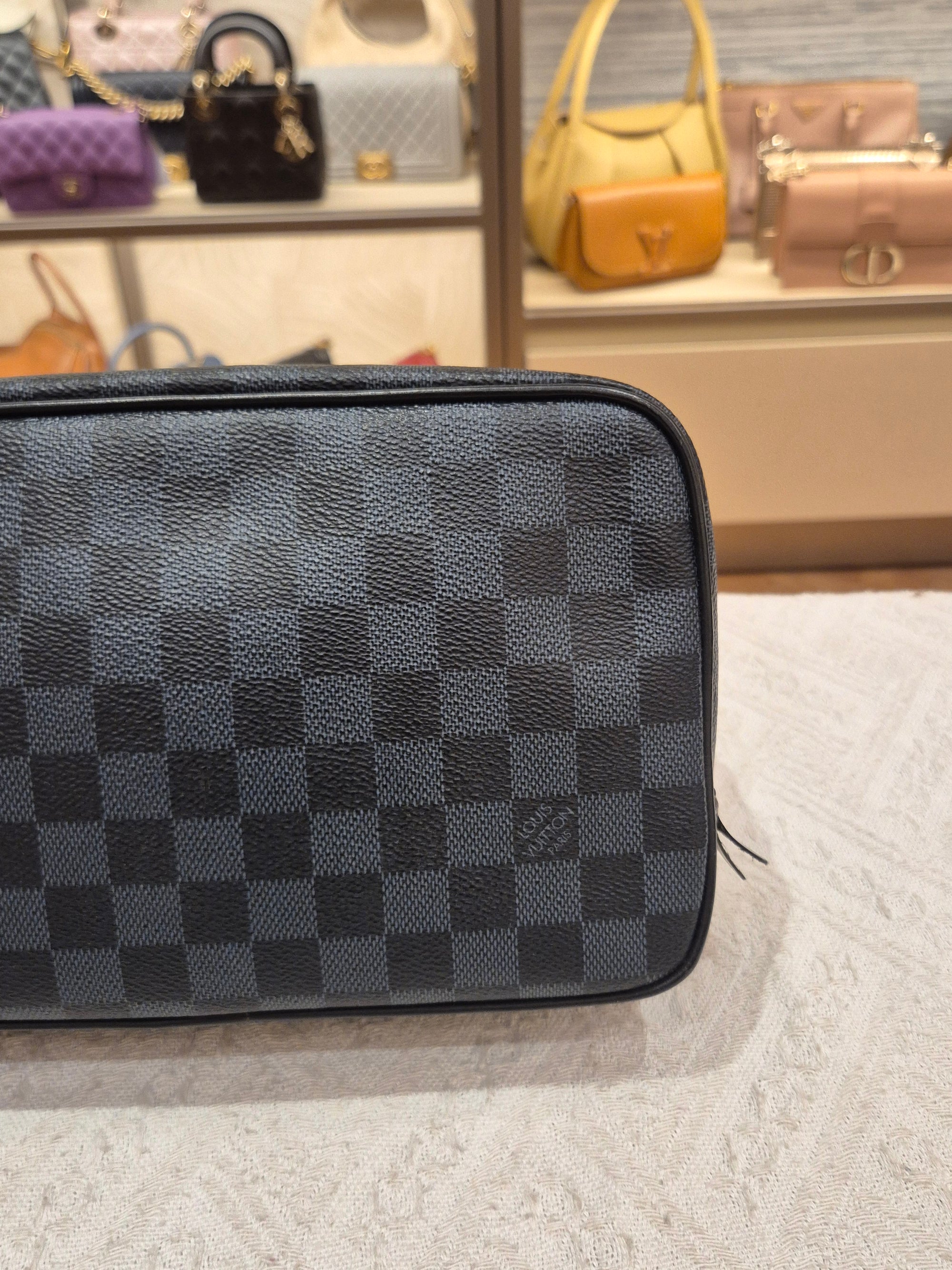 LV Toilet Pouch Damier Graphite