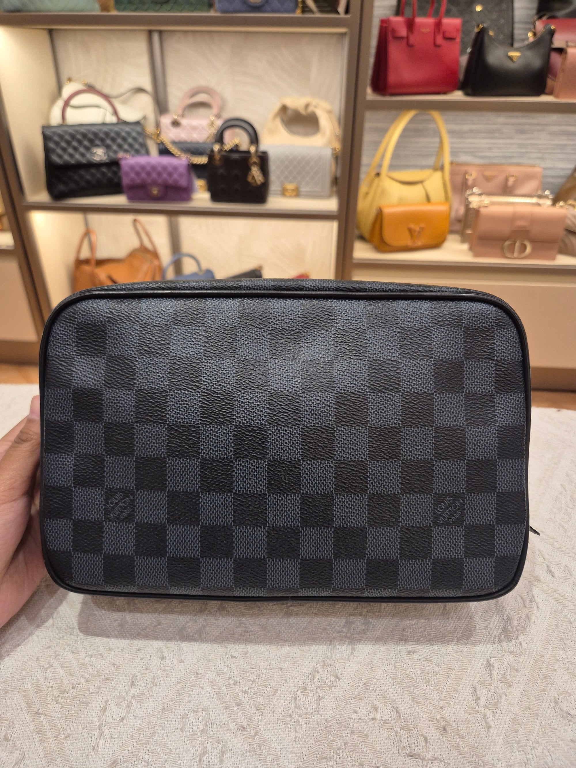 LV Toilet Pouch Damier Graphite