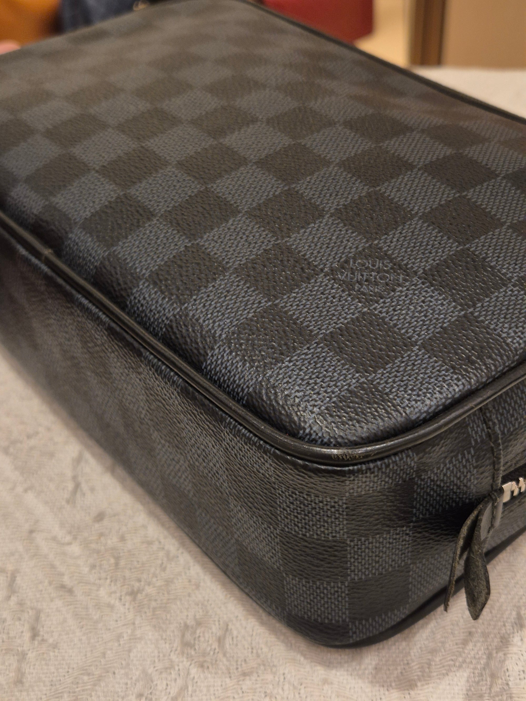 LV Toilet Pouch Damier Graphite