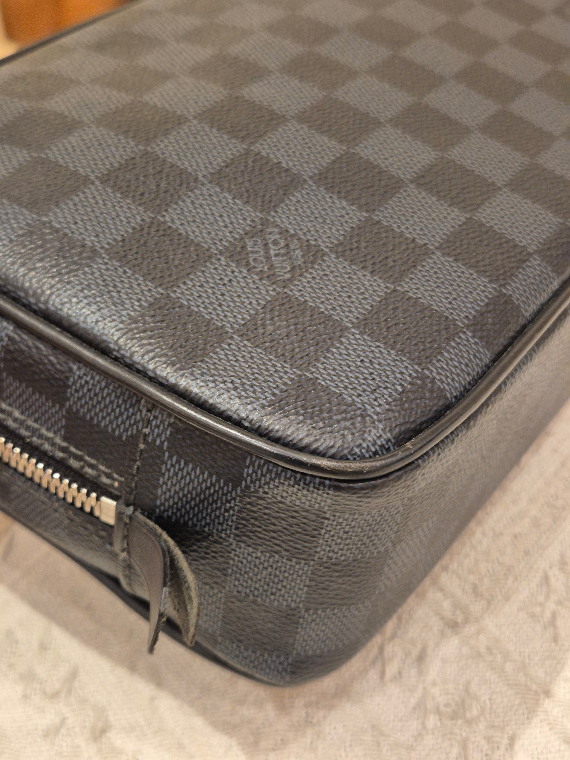 LV Toilet Pouch Damier Graphite