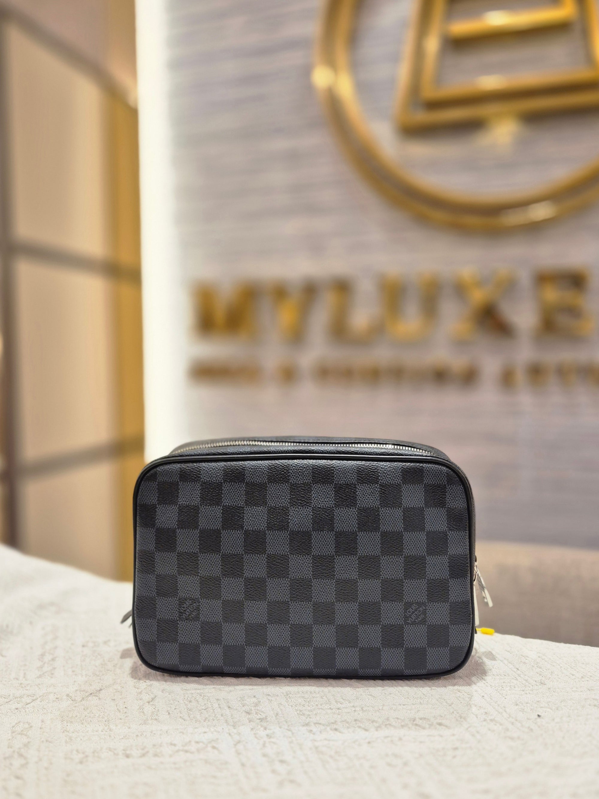 LV Toilet Pouch Damier Graphite