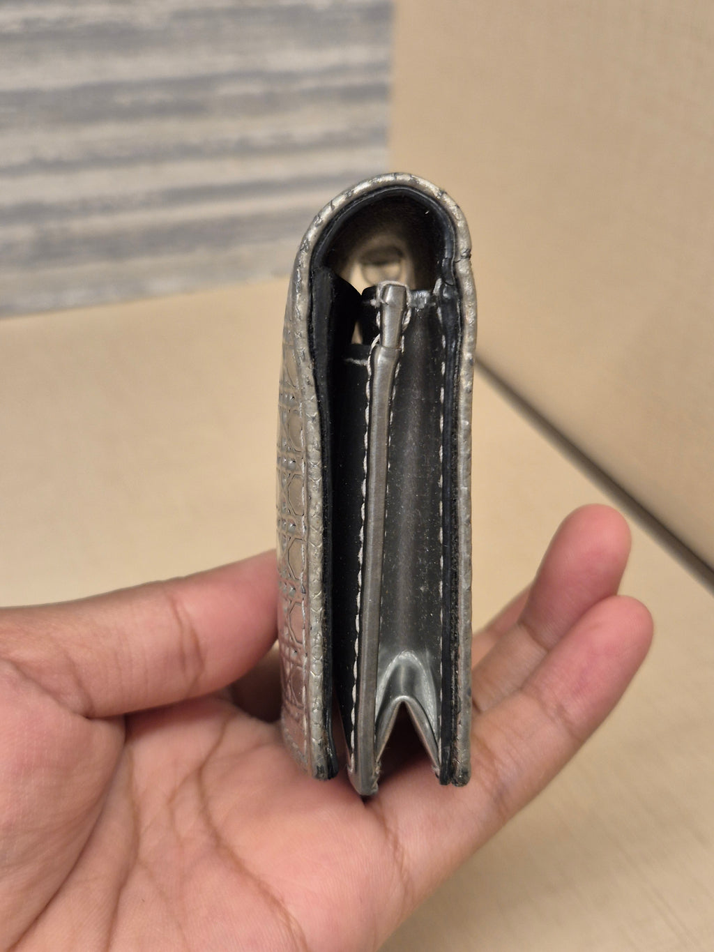 Diorama Card holder