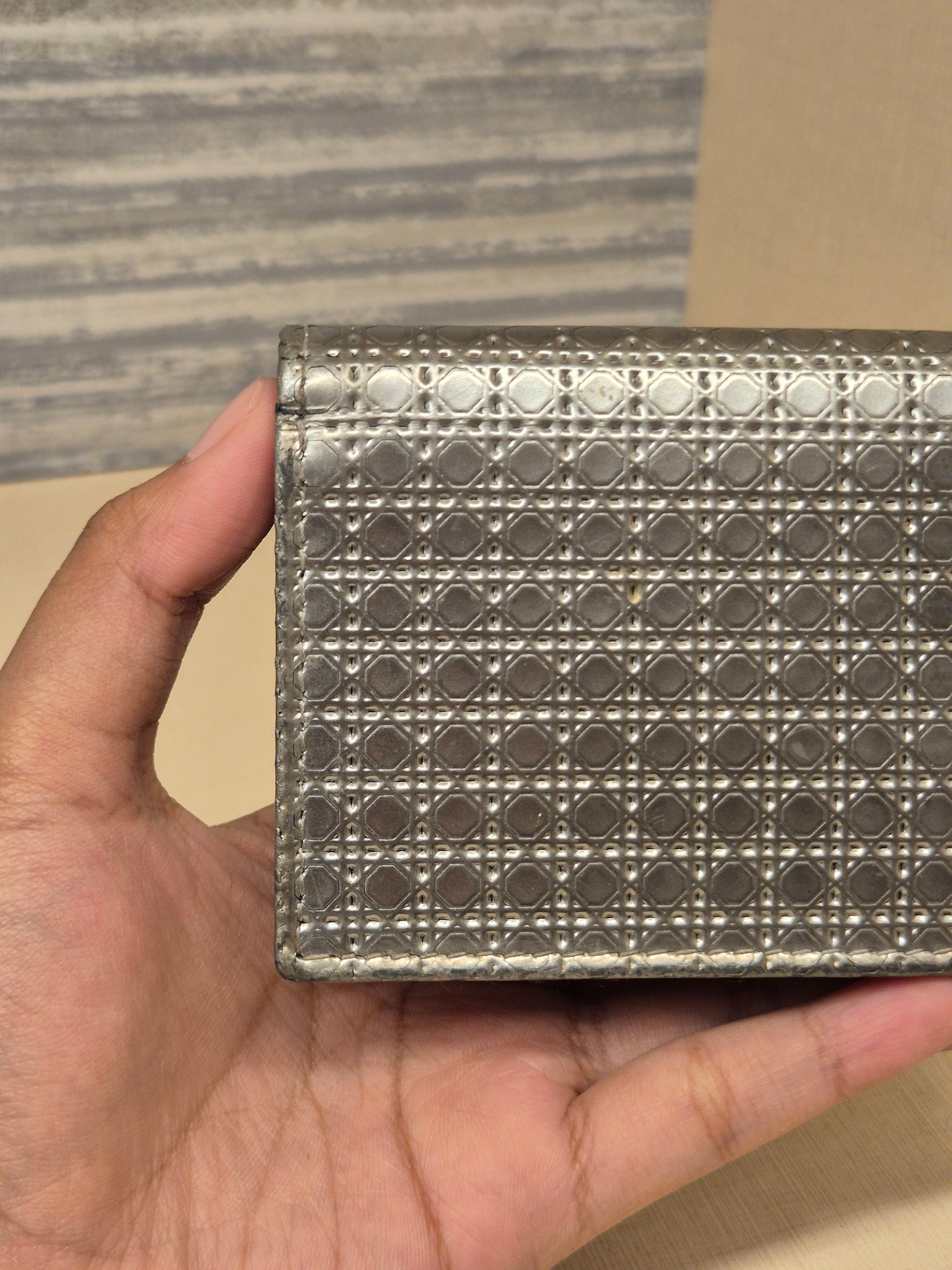Diorama Card holder