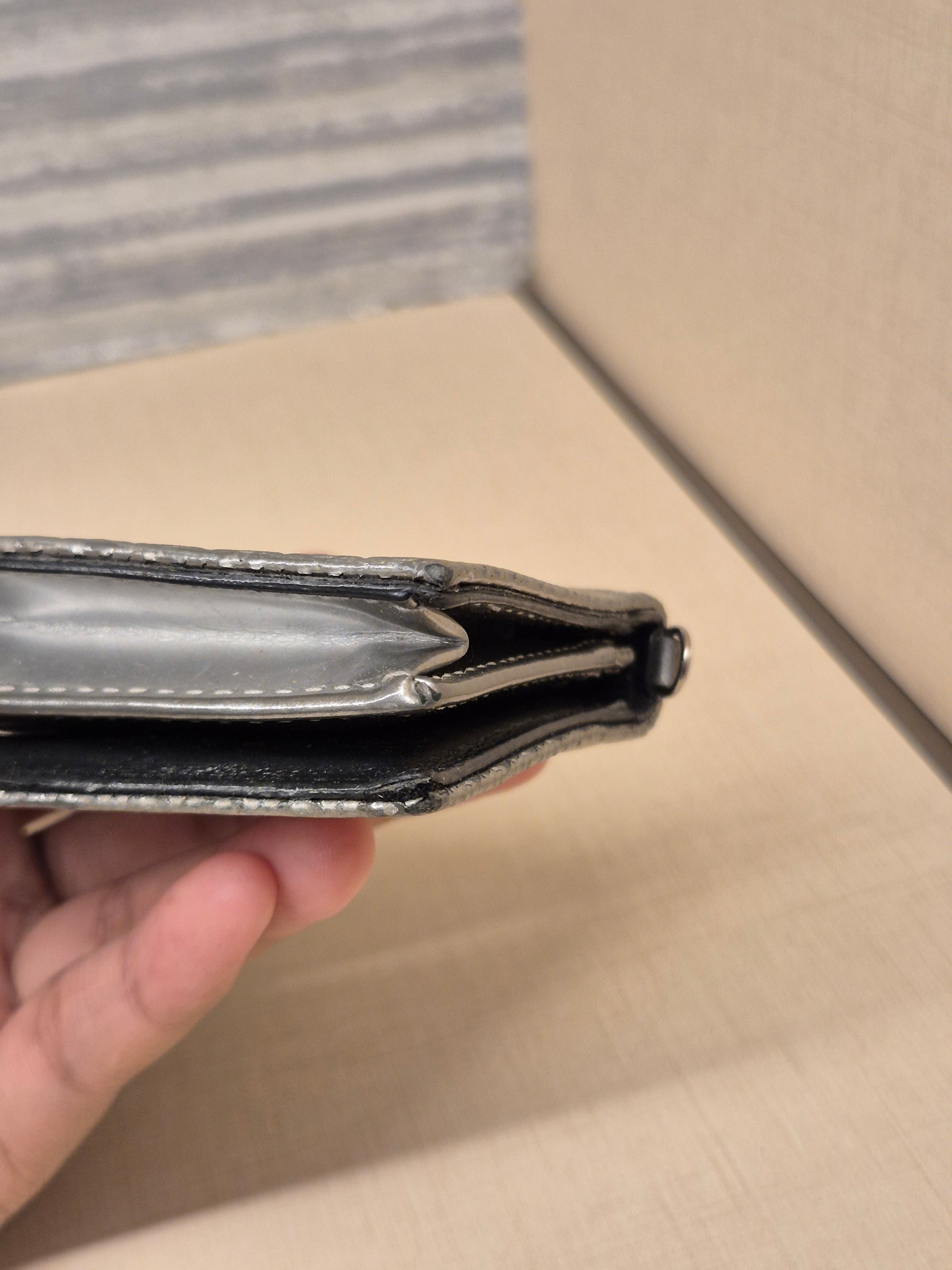 Diorama Card holder