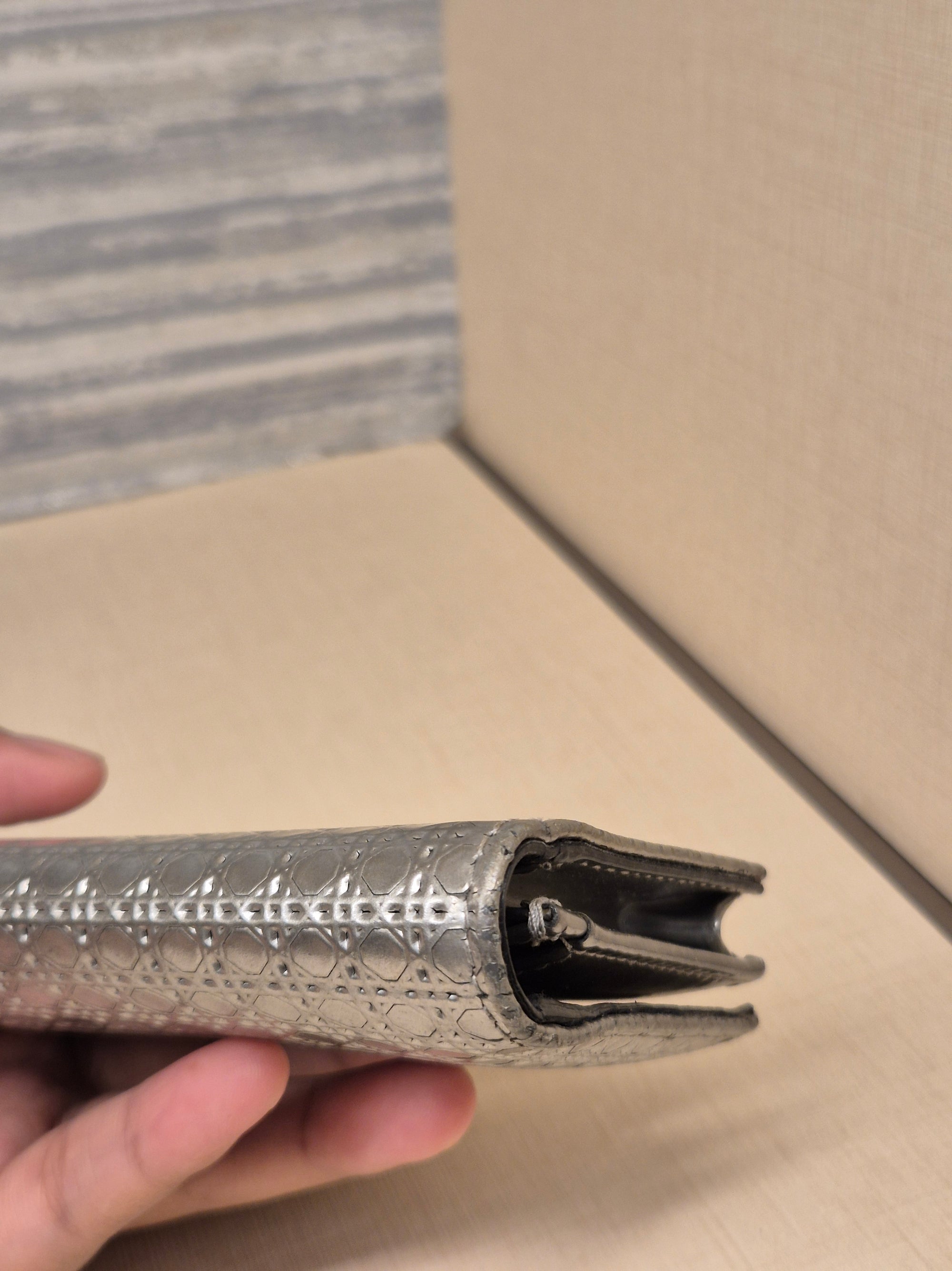 Diorama Card holder