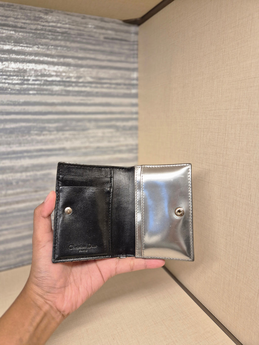 Diorama Card holder