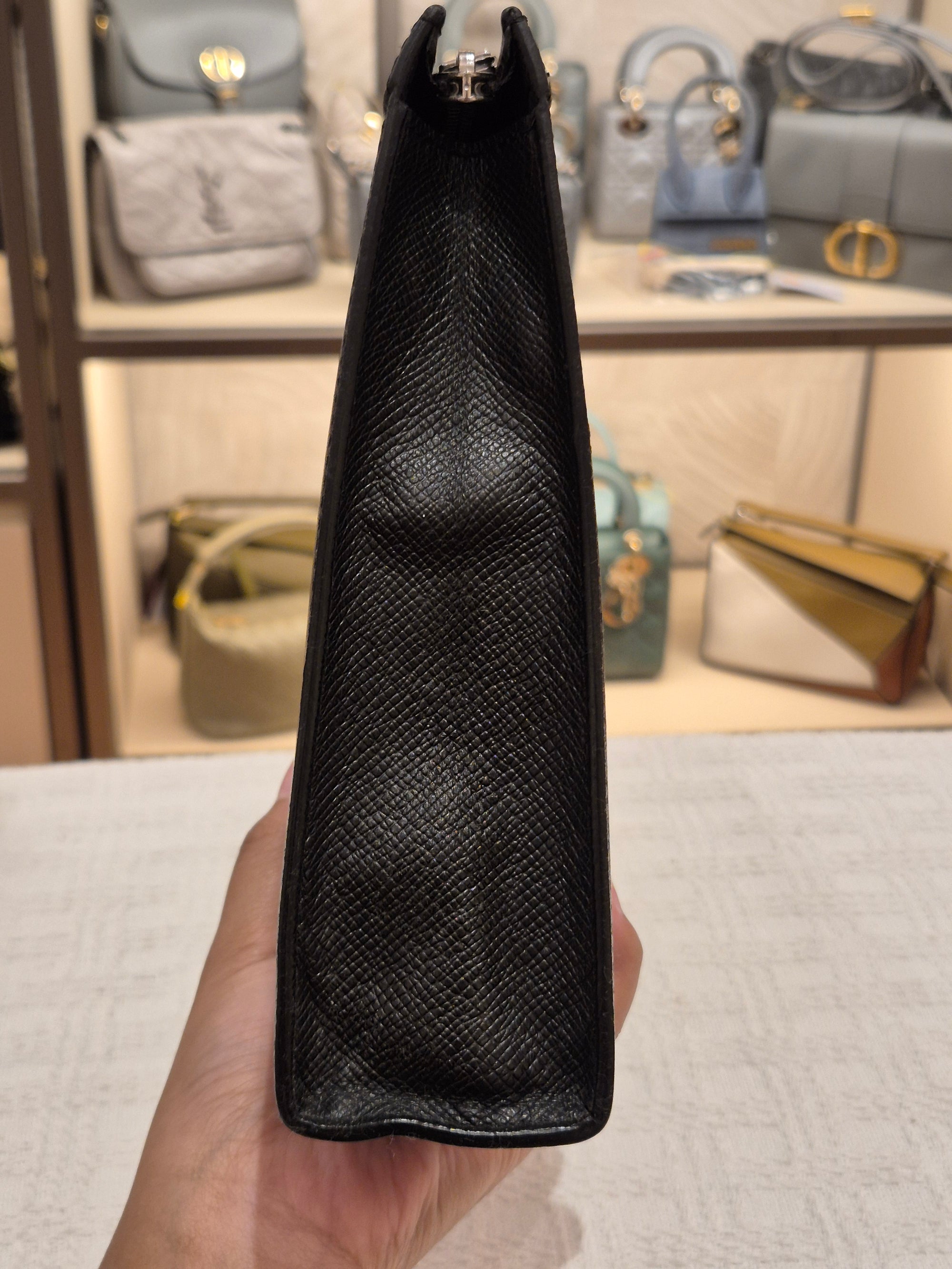 Louis Vuitton Pochette Voyage Taiga