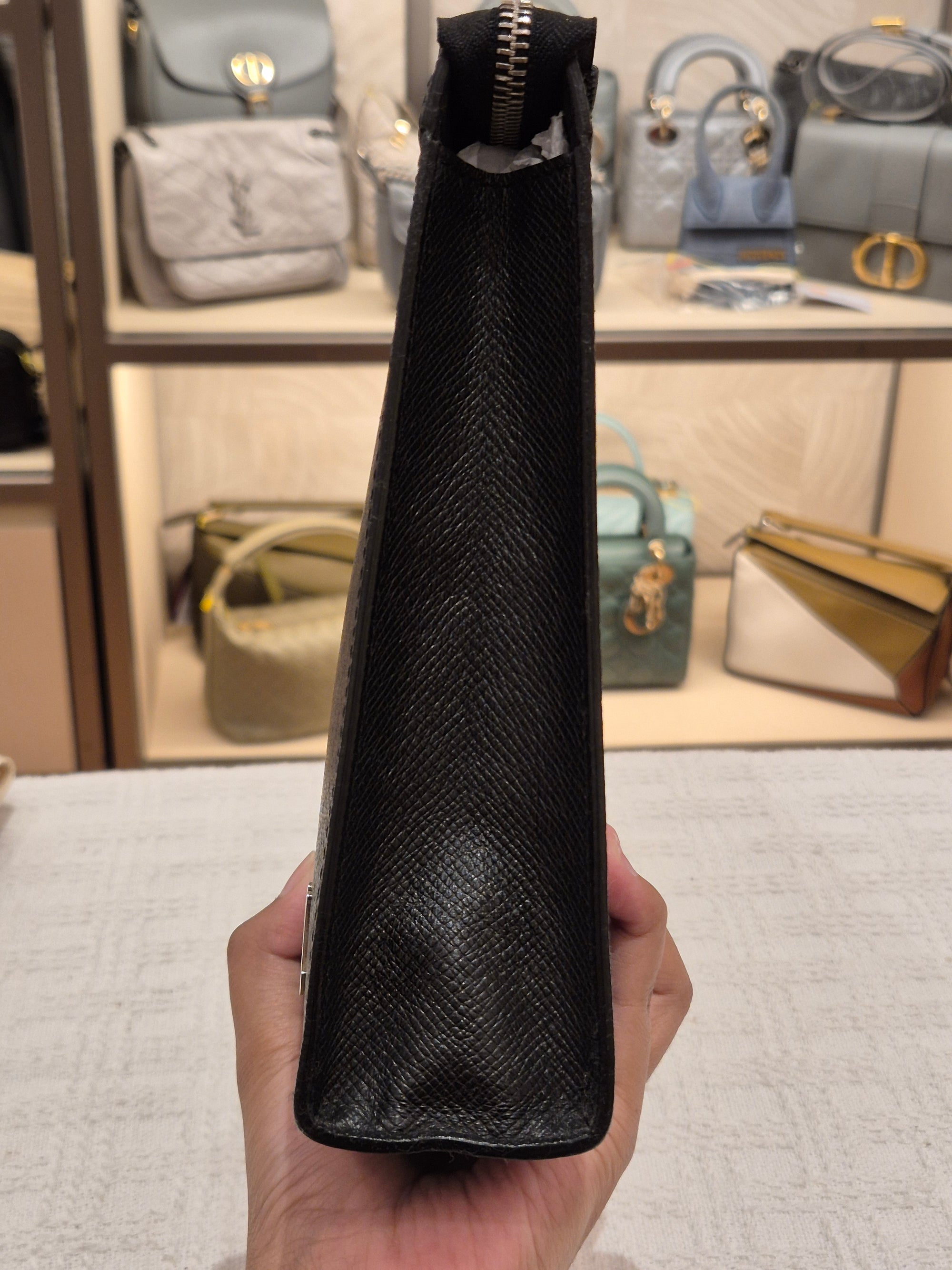Louis Vuitton Pochette Voyage Taiga