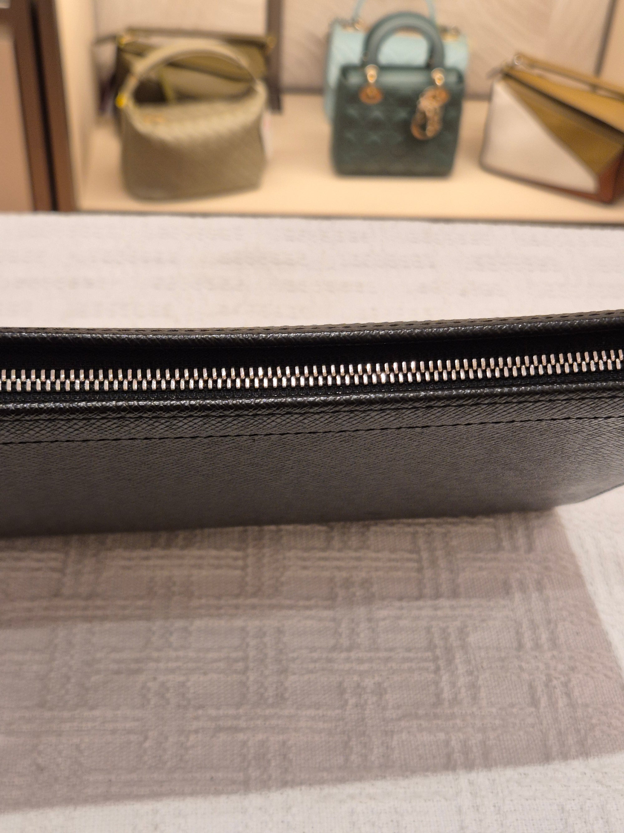 Louis Vuitton Pochette Voyage Taiga