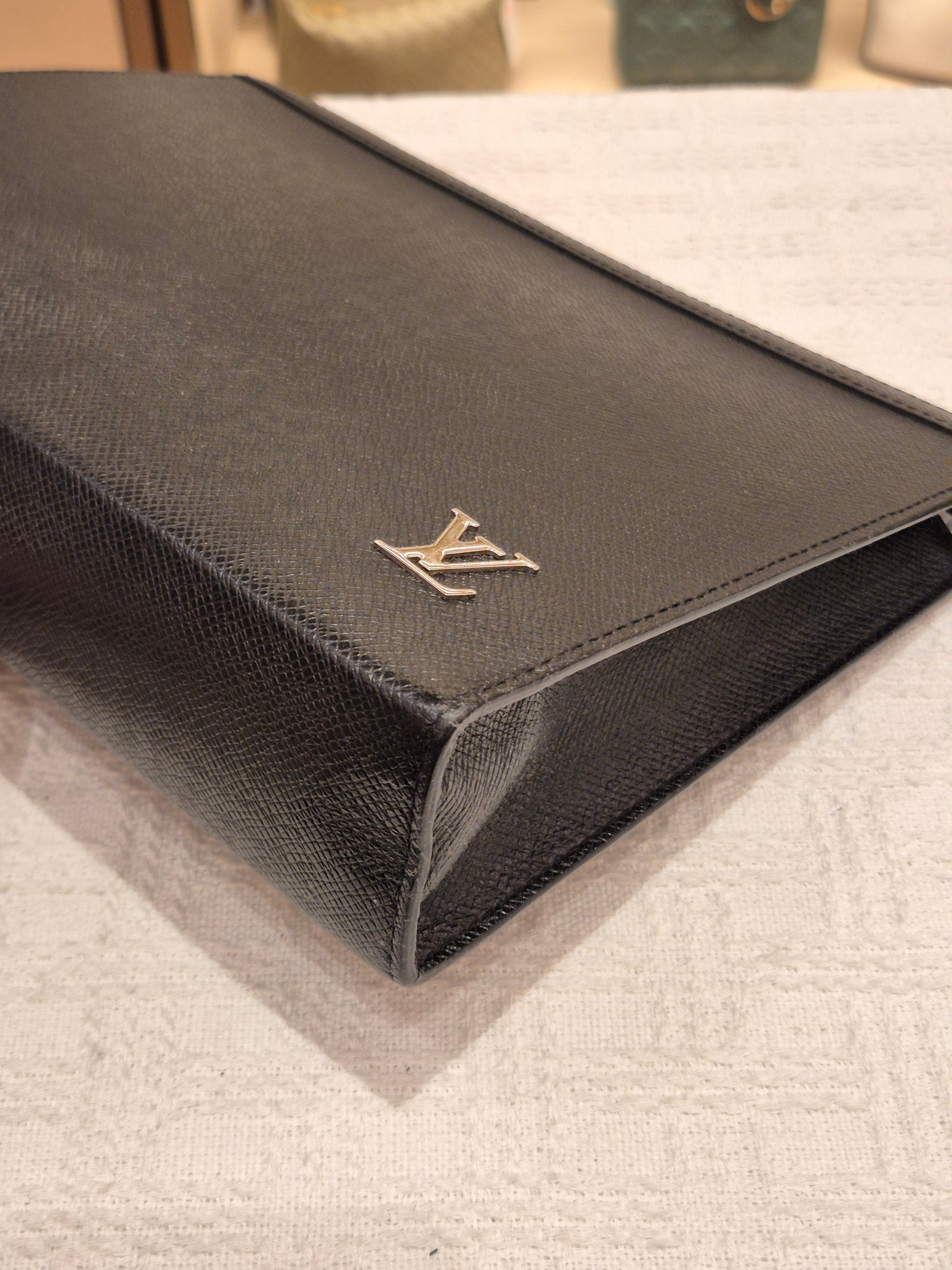 Louis Vuitton Pochette Voyage Taiga