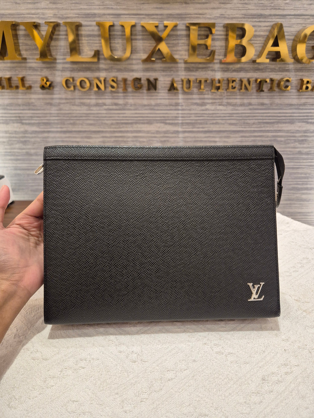 Louis Vuitton Pochette Voyage Taiga