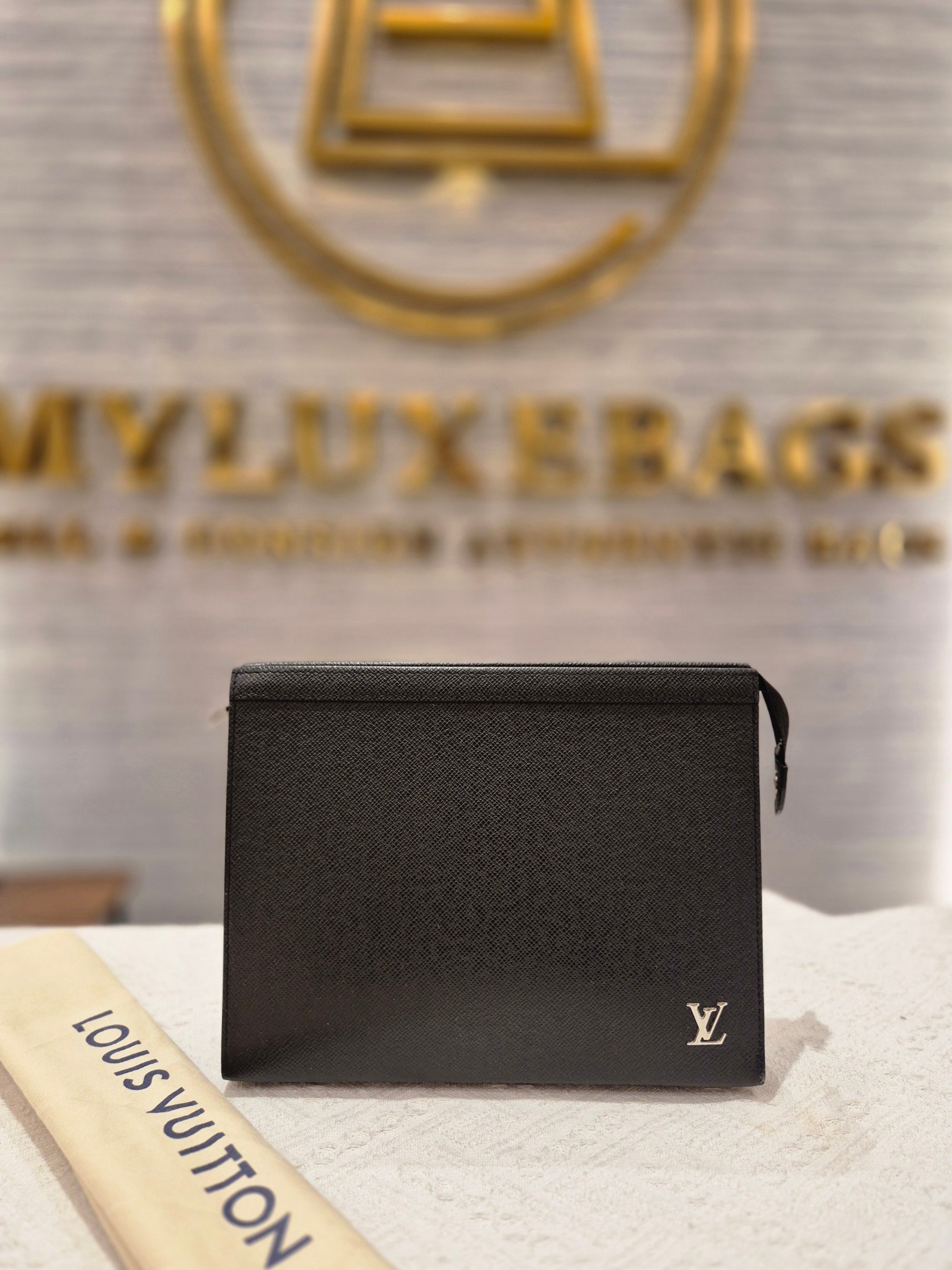 Louis Vuitton Pochette Voyage Taiga