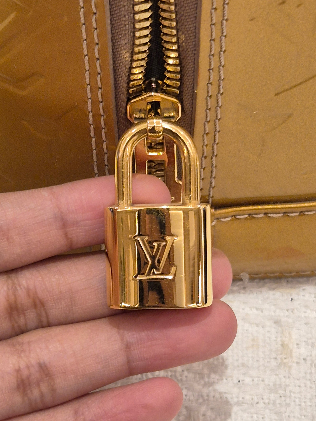 Louis Vuitton Alma PM Vernis