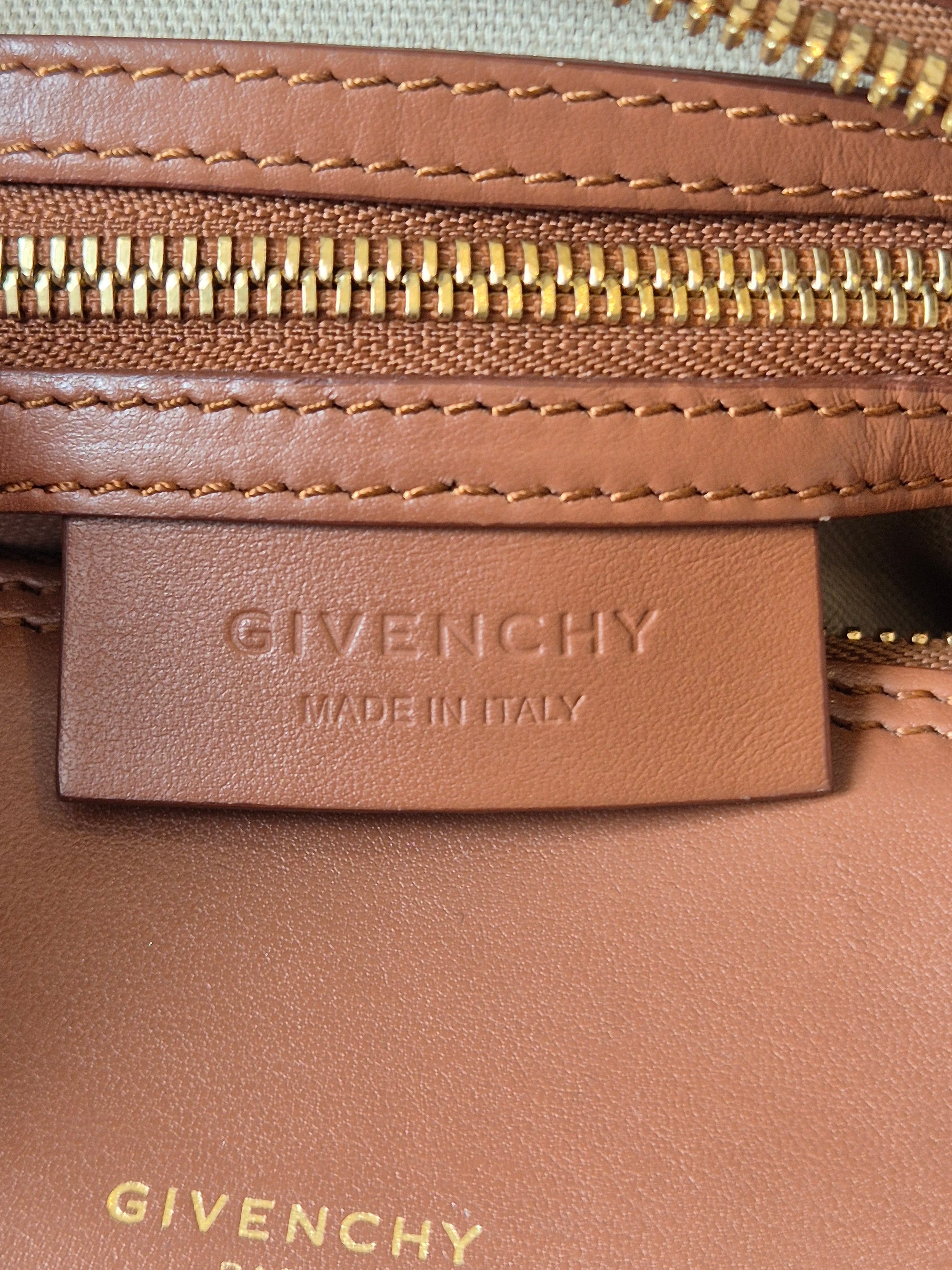 Givenchy Sway Tophand