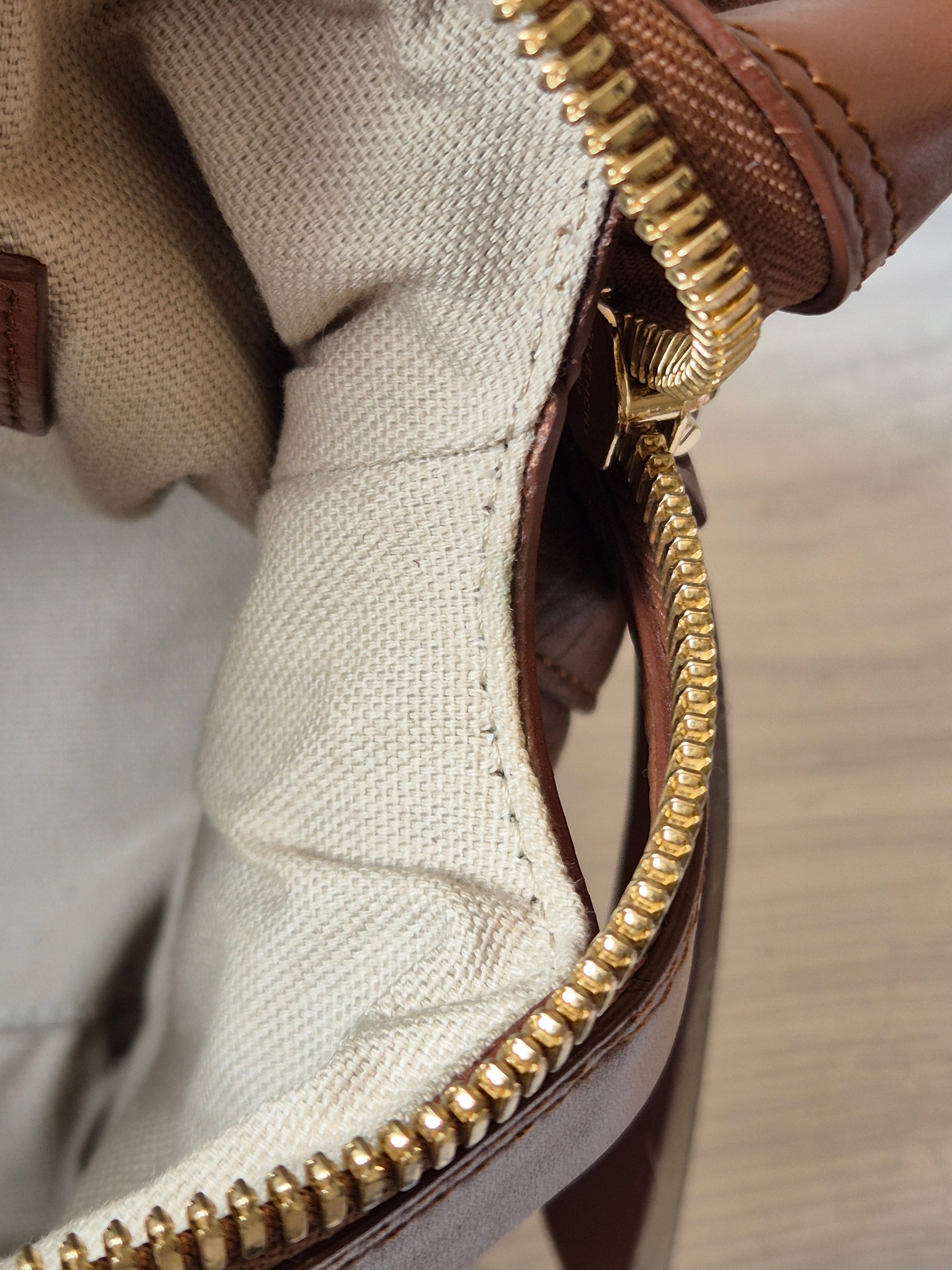 Givenchy Sway Tophand