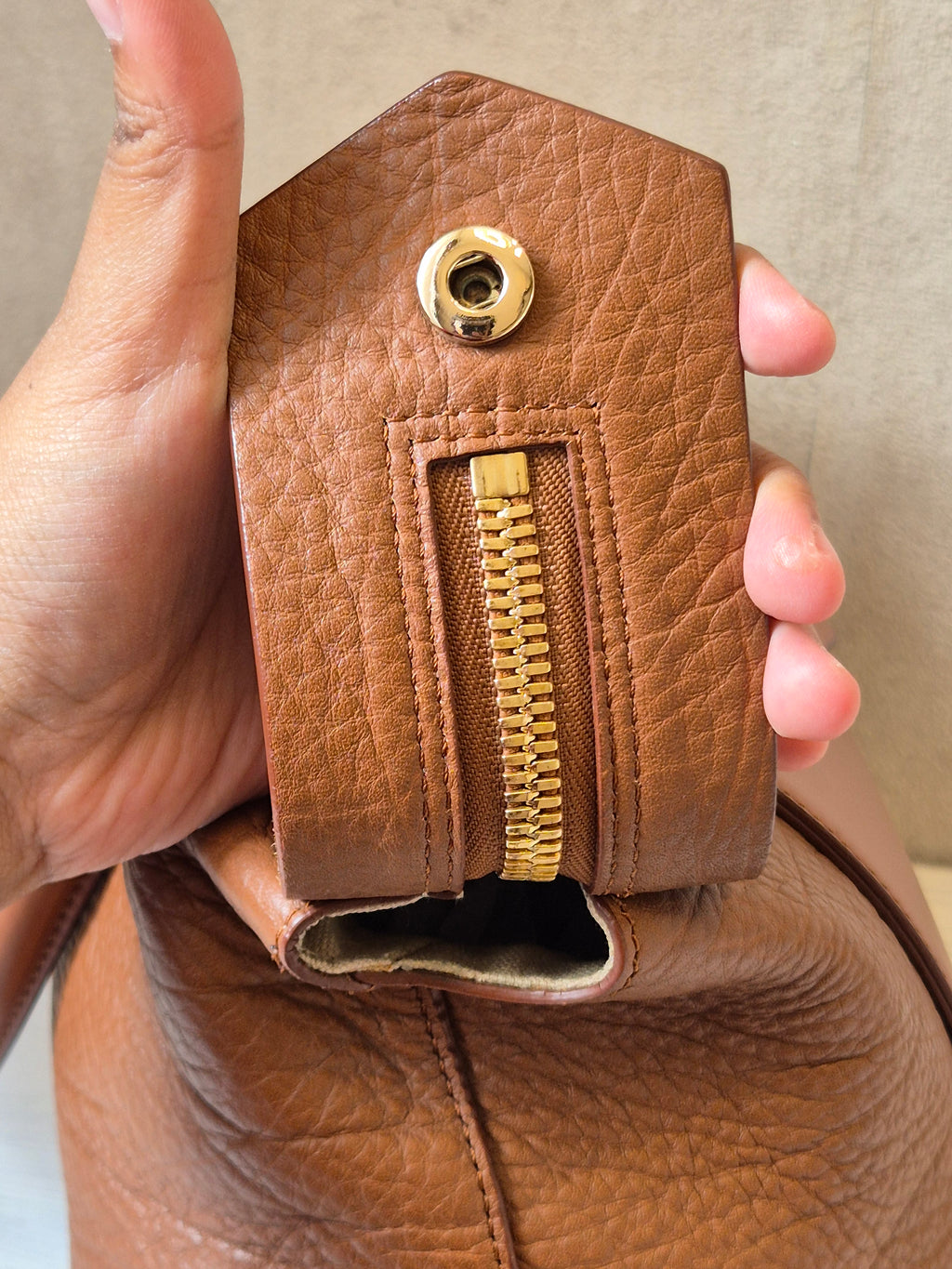 Givenchy Sway Tophand