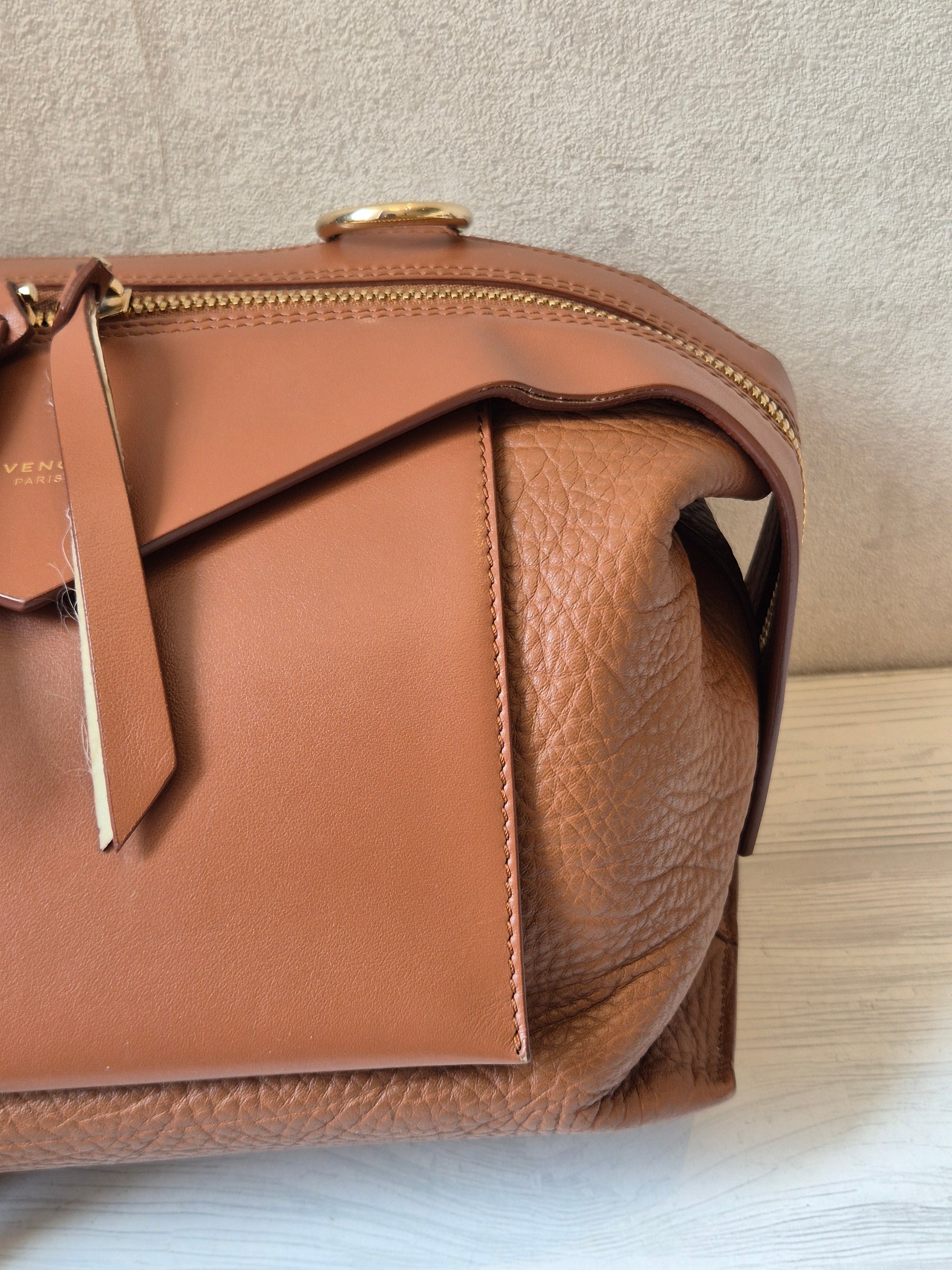 Givenchy Sway Tophand