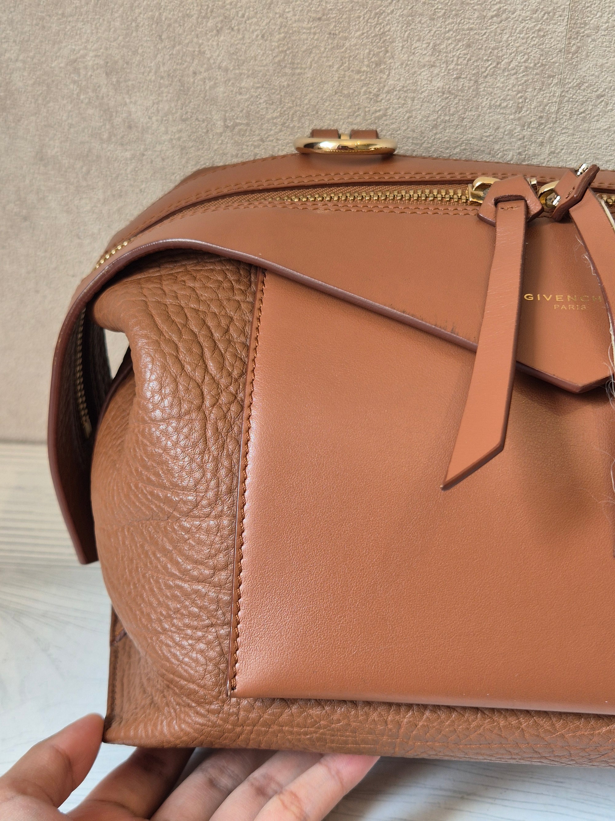 Givenchy Sway Tophand