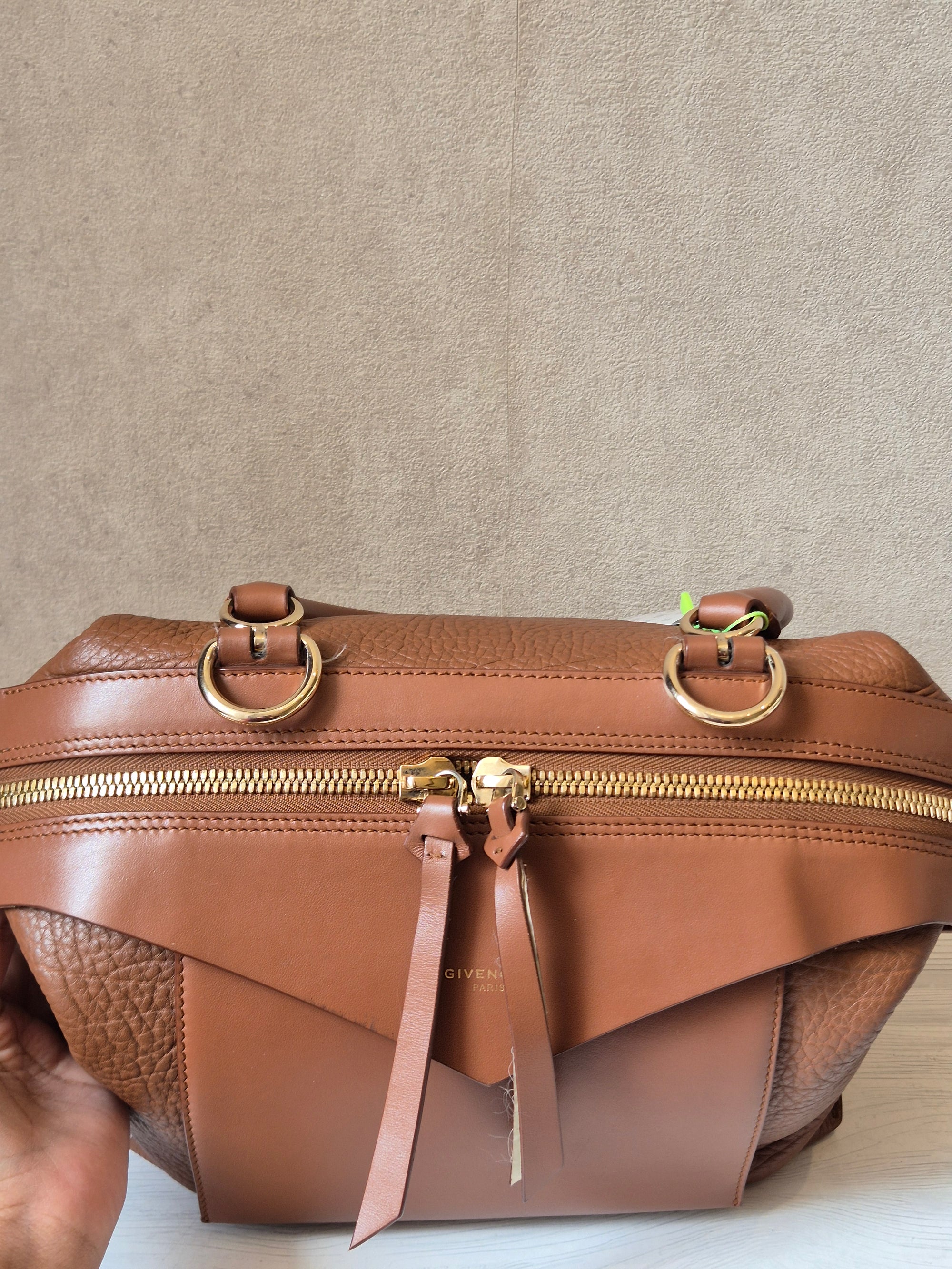 Givenchy Sway Tophand