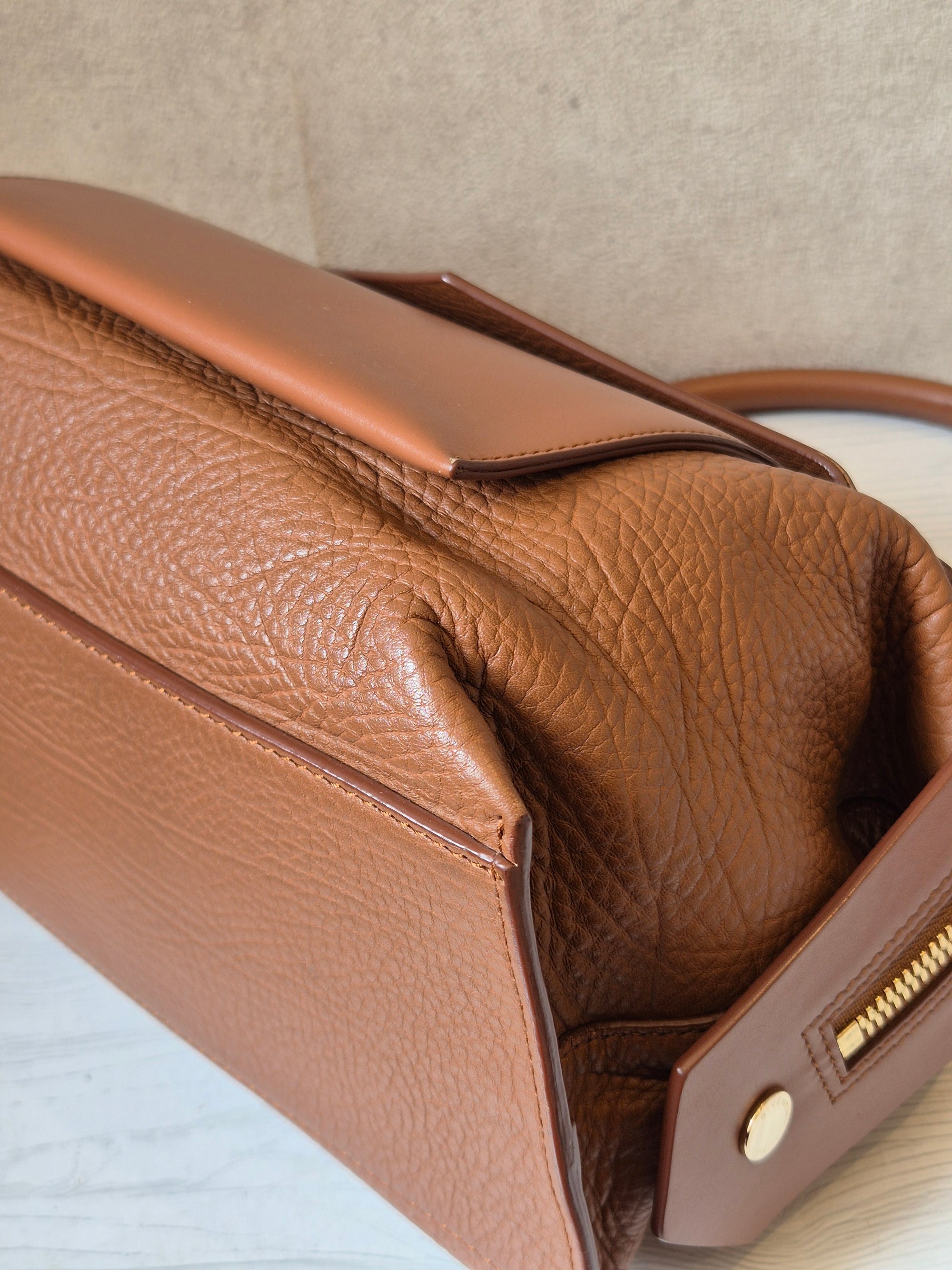 Givenchy Sway Tophand