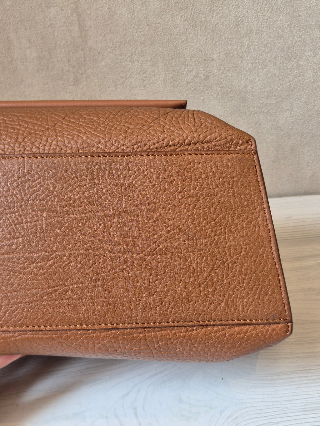 Givenchy Sway Tophand