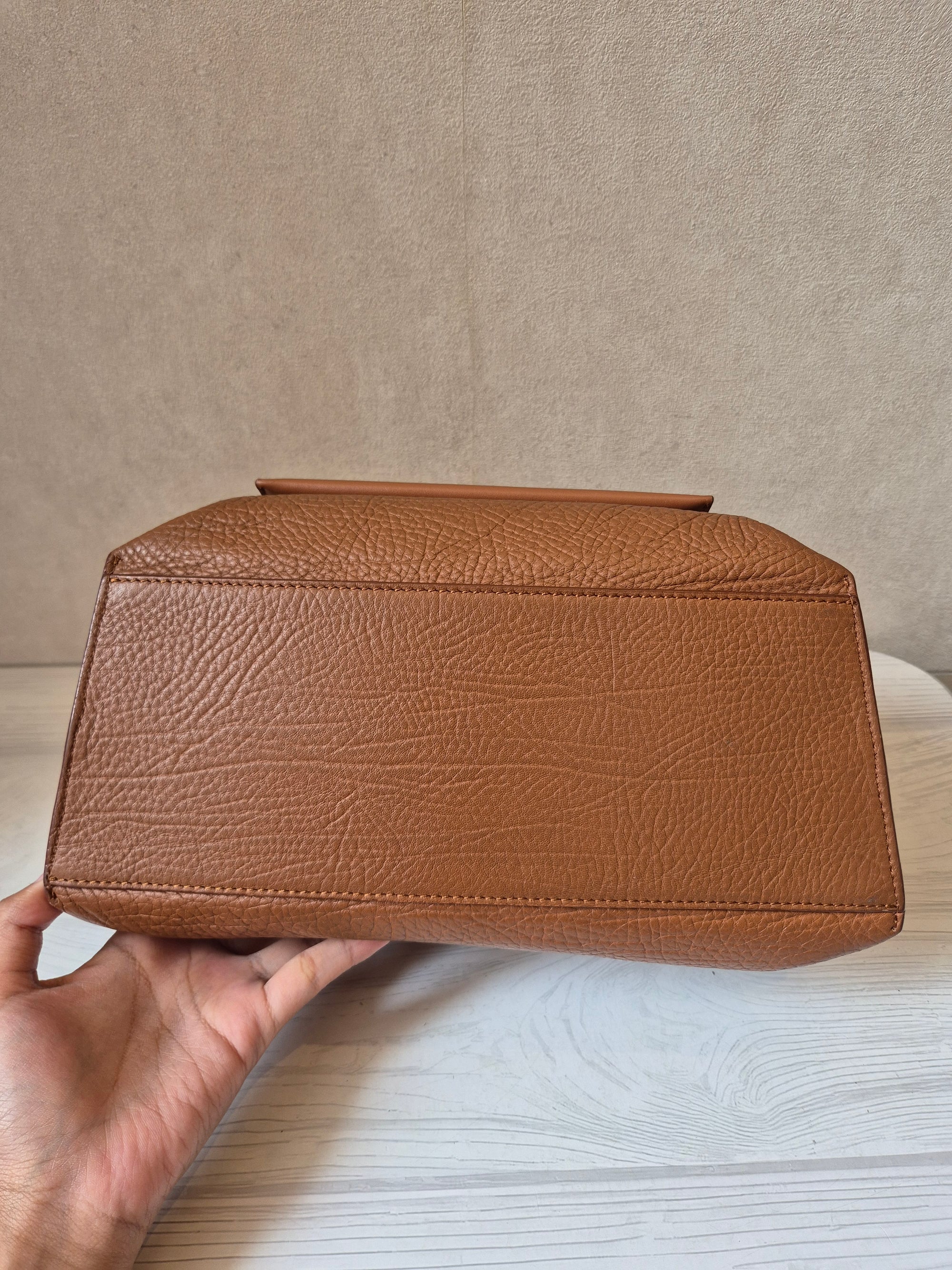 Givenchy Sway Tophand