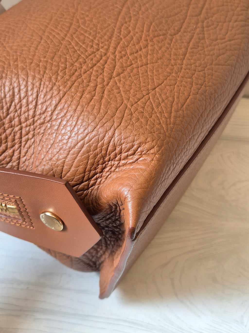 Givenchy Sway Tophand