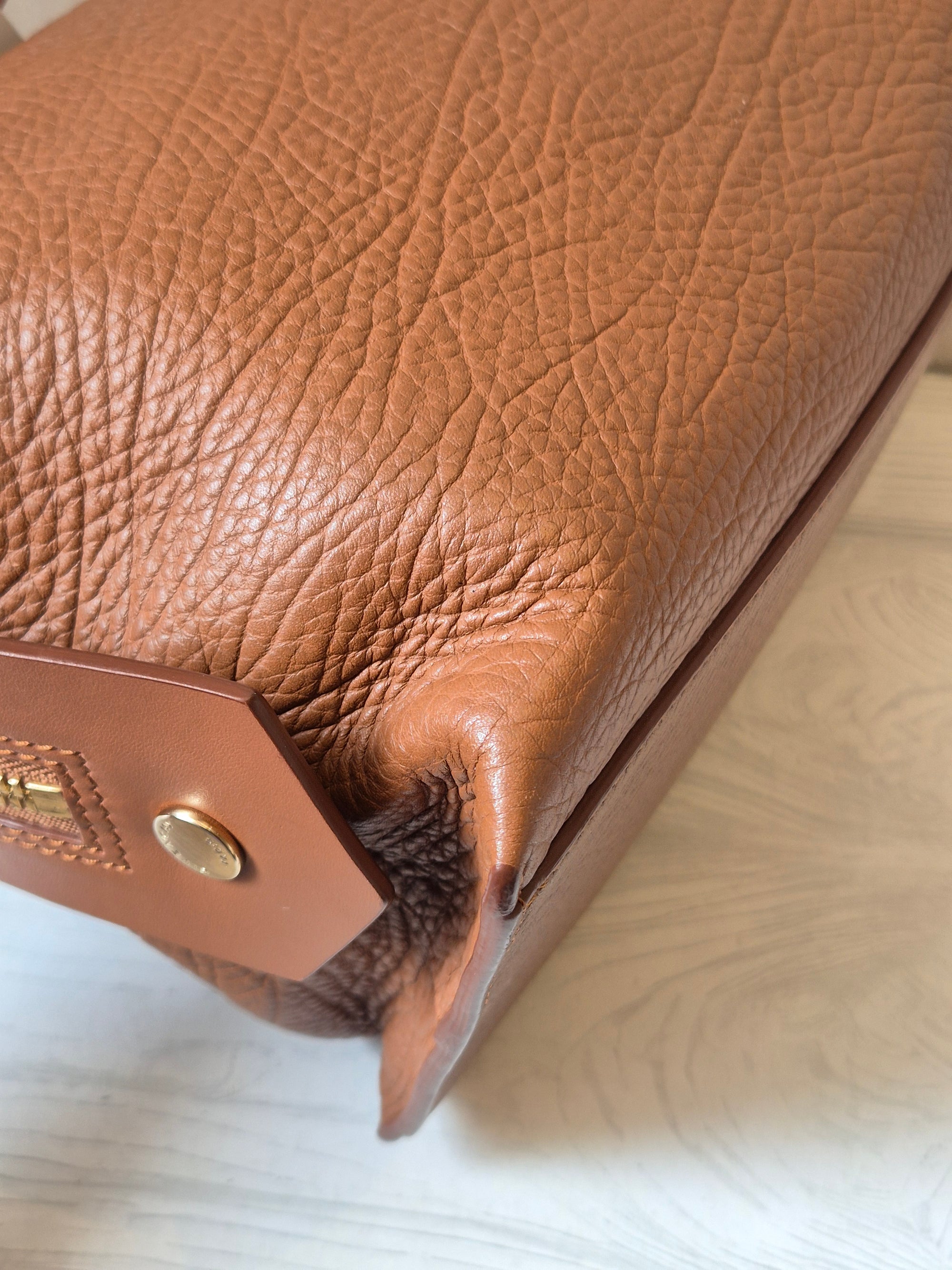 Givenchy Sway Tophand